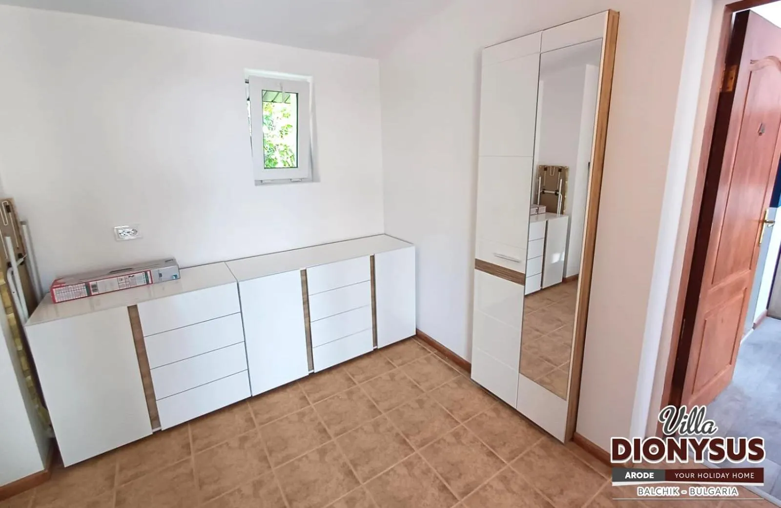 hair dresser in Arode Villa Dionysus