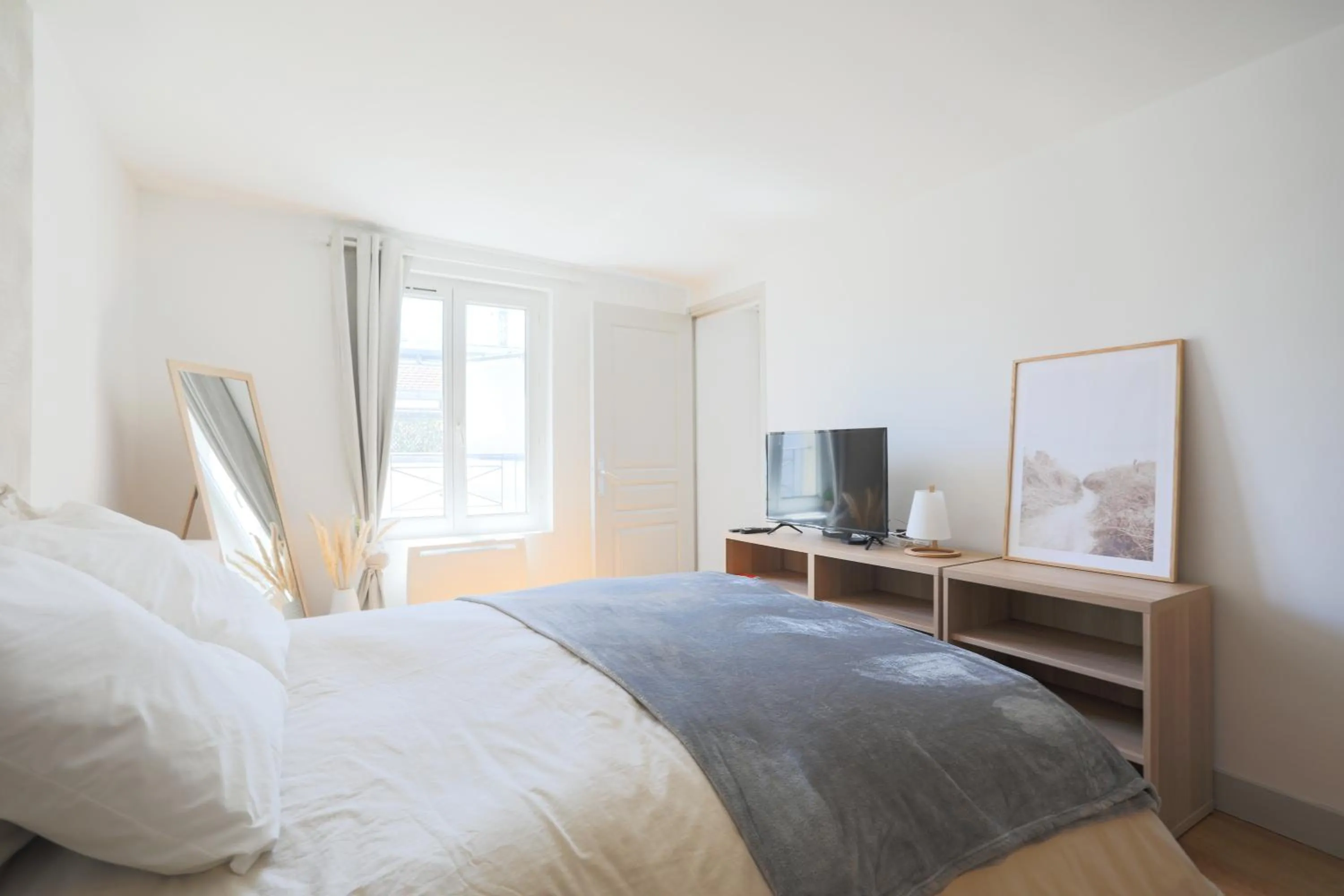 Bed in 123paris city