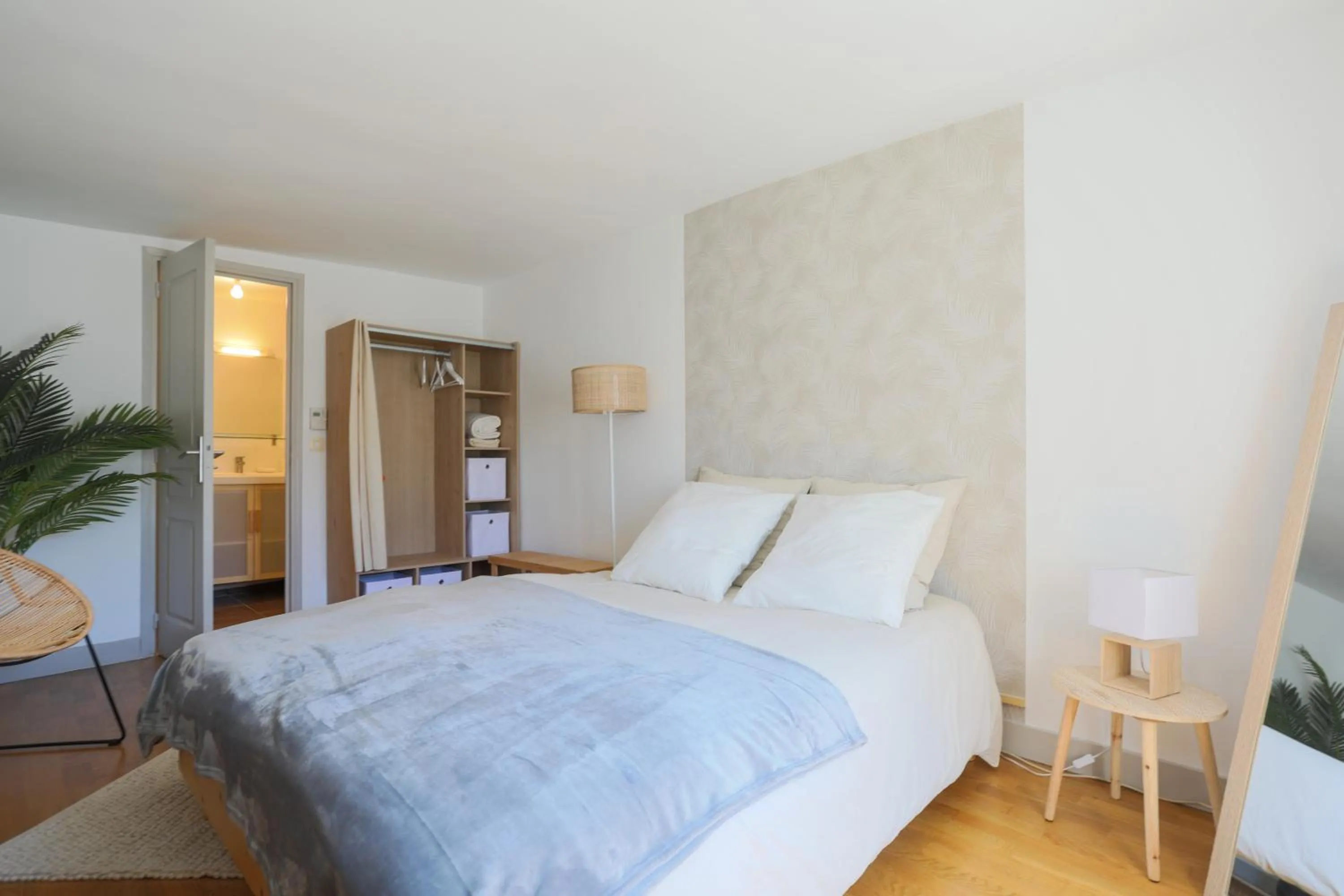 Bed in 123paris city