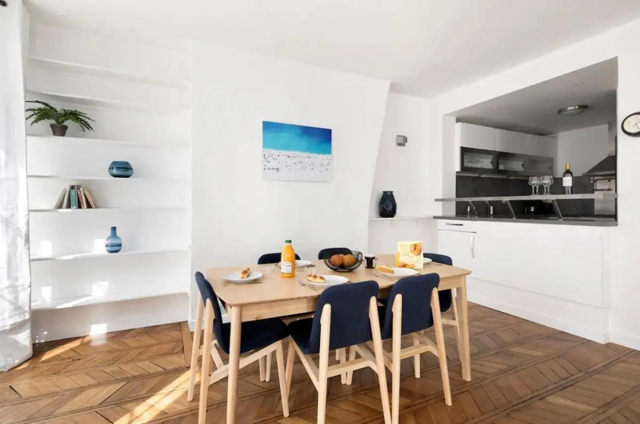 Living room in 123paris city