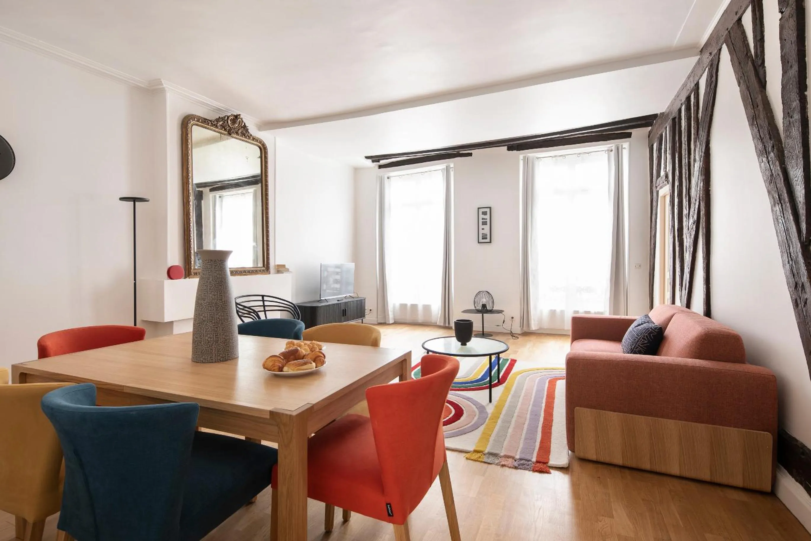 Living room in 123paris city