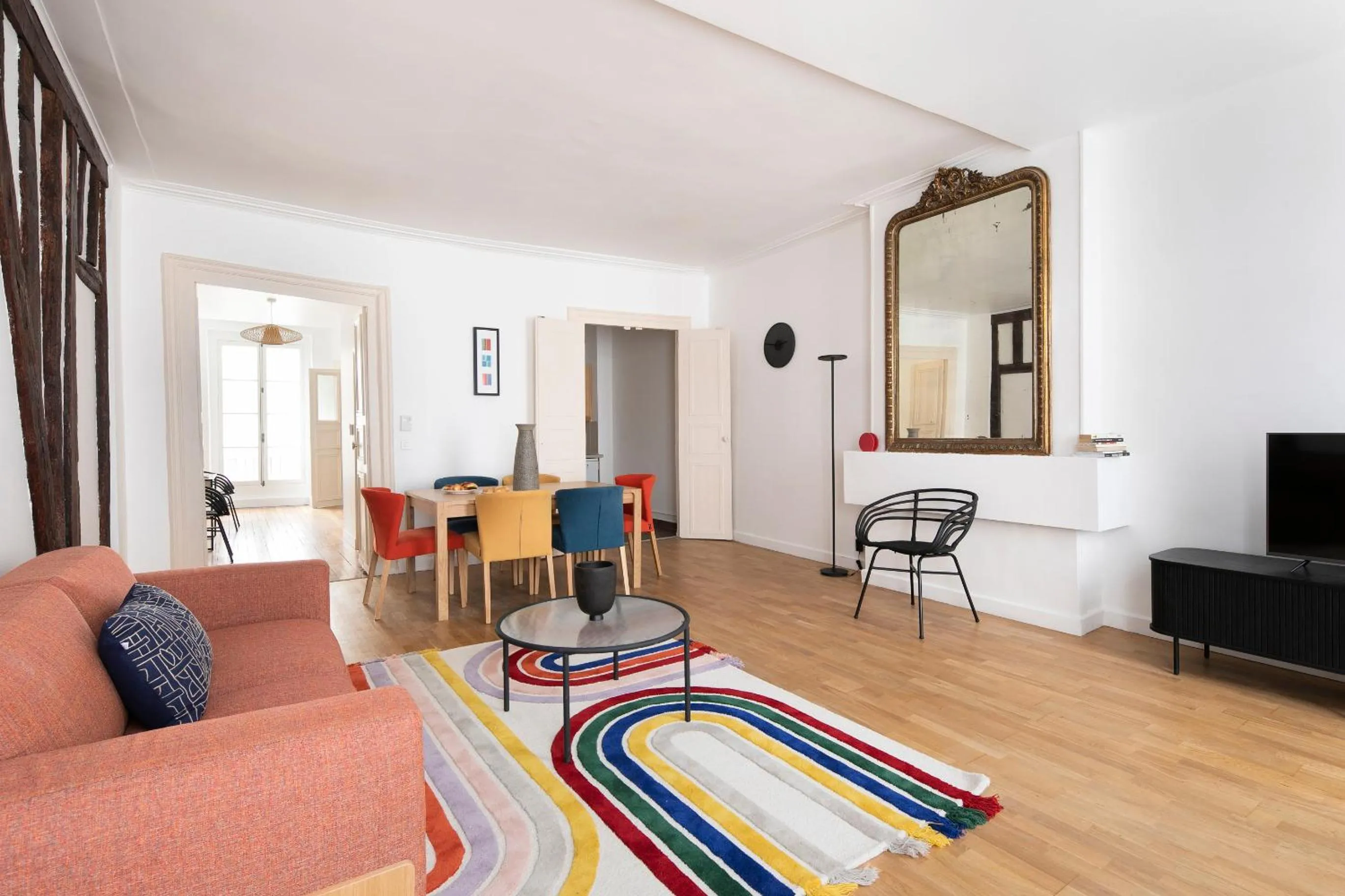 Living room in 123paris city