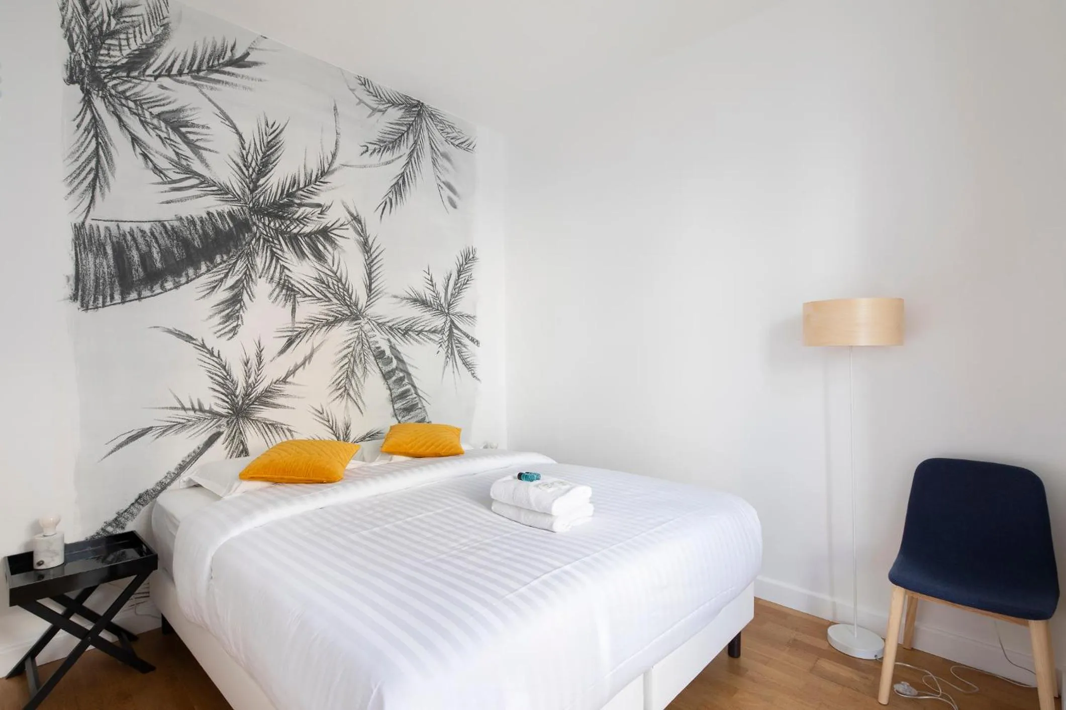 Bed in 123paris city