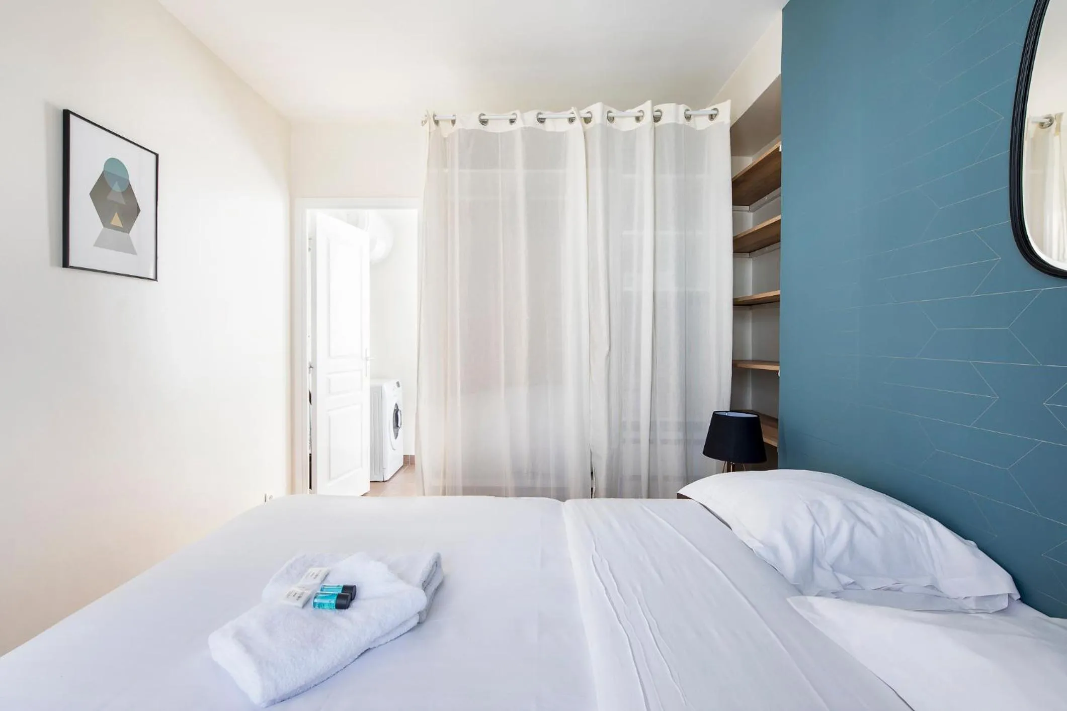 Bed in 123paris city