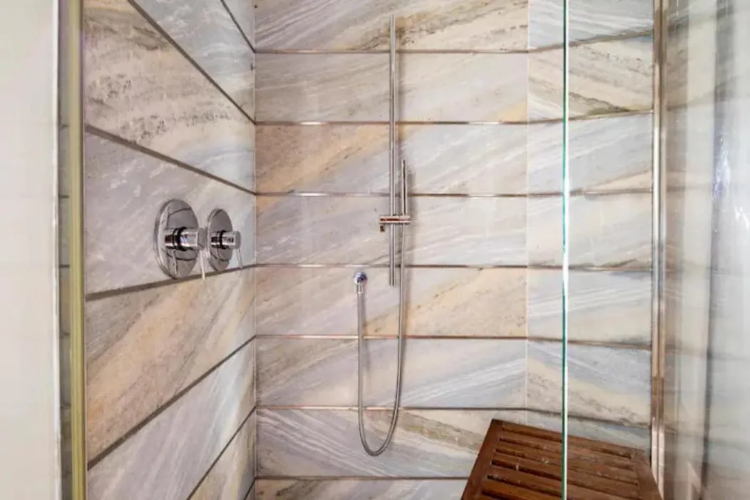 Bathroom in 123paris city