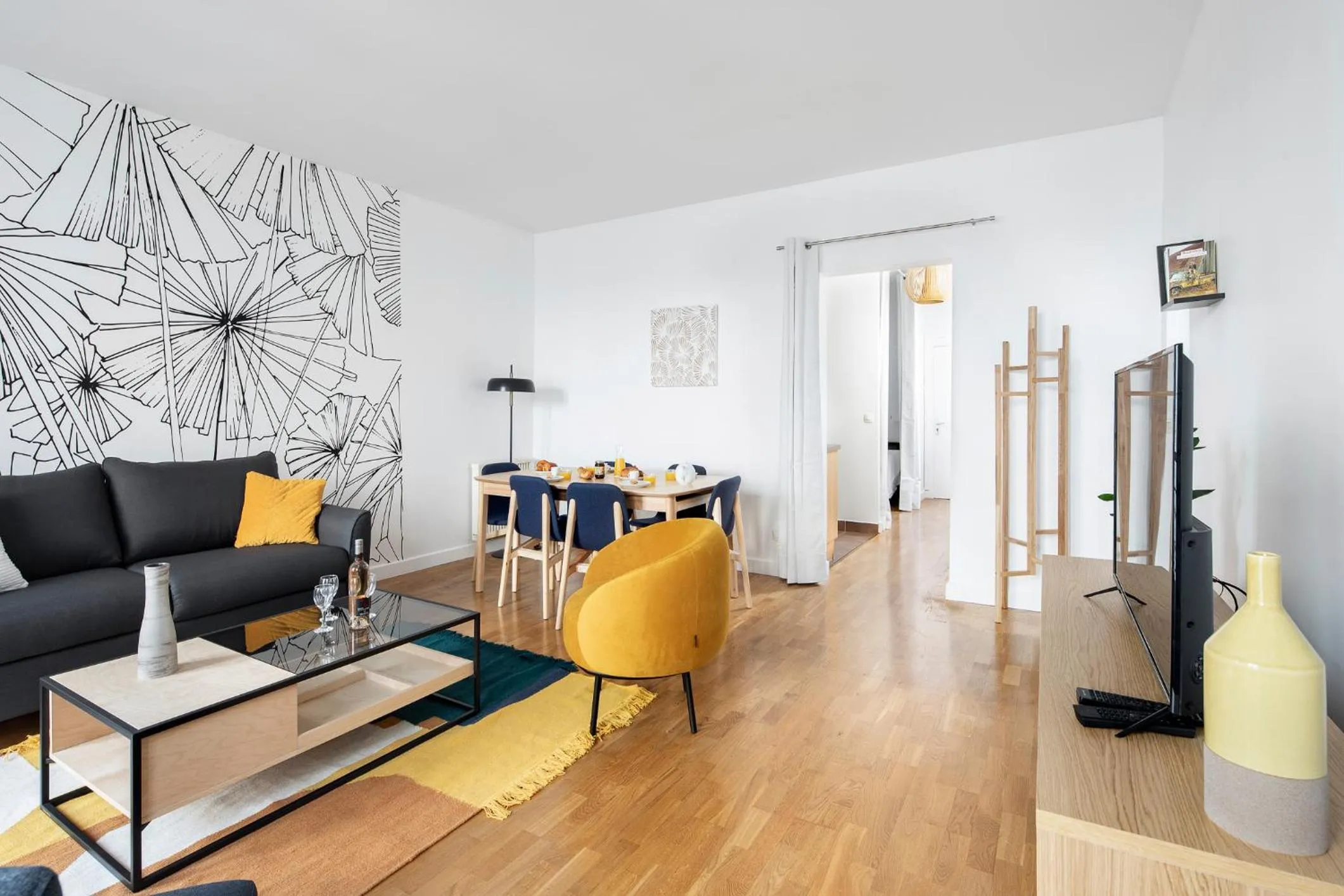 Living room in 123paris city