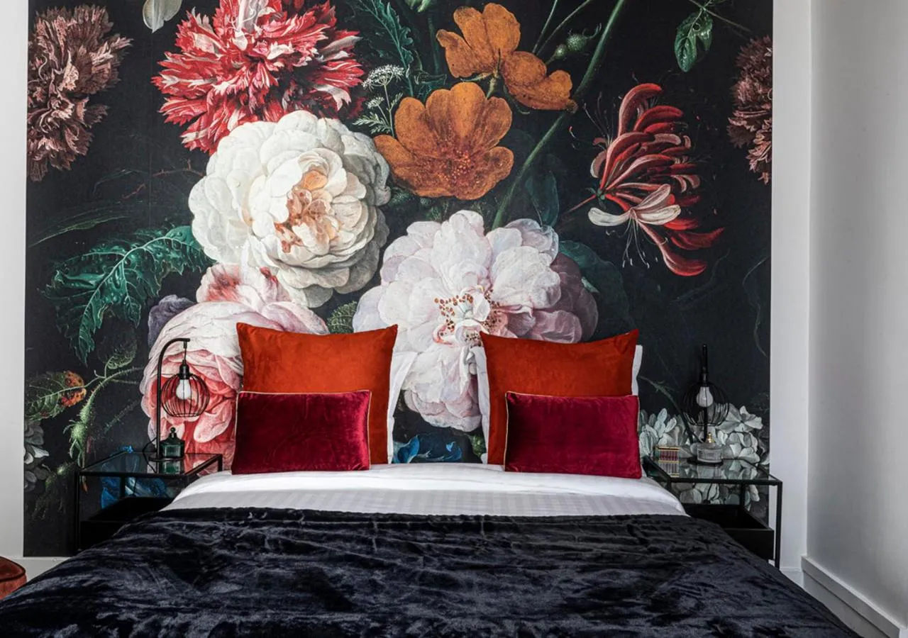 Bed in 123paris city