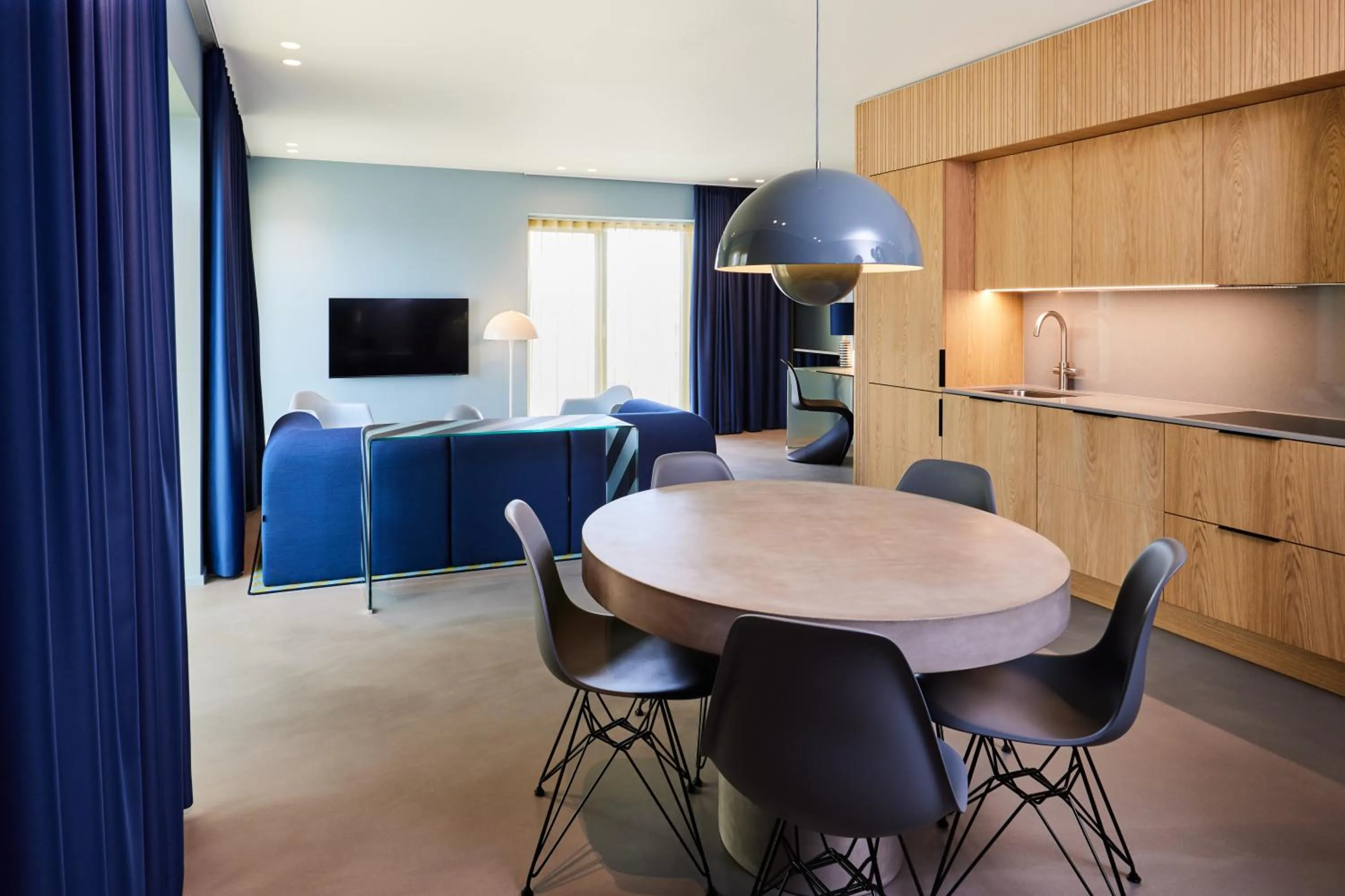 Kitchen or kitchenette in Kirk Suites