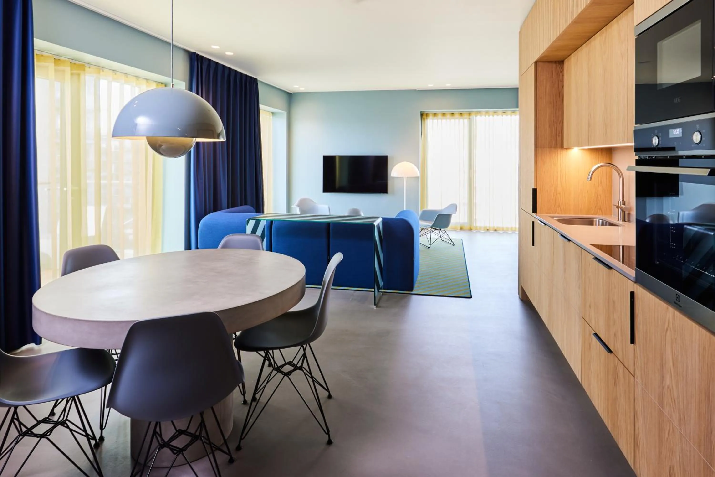 Kitchen or kitchenette in Kirk Suites