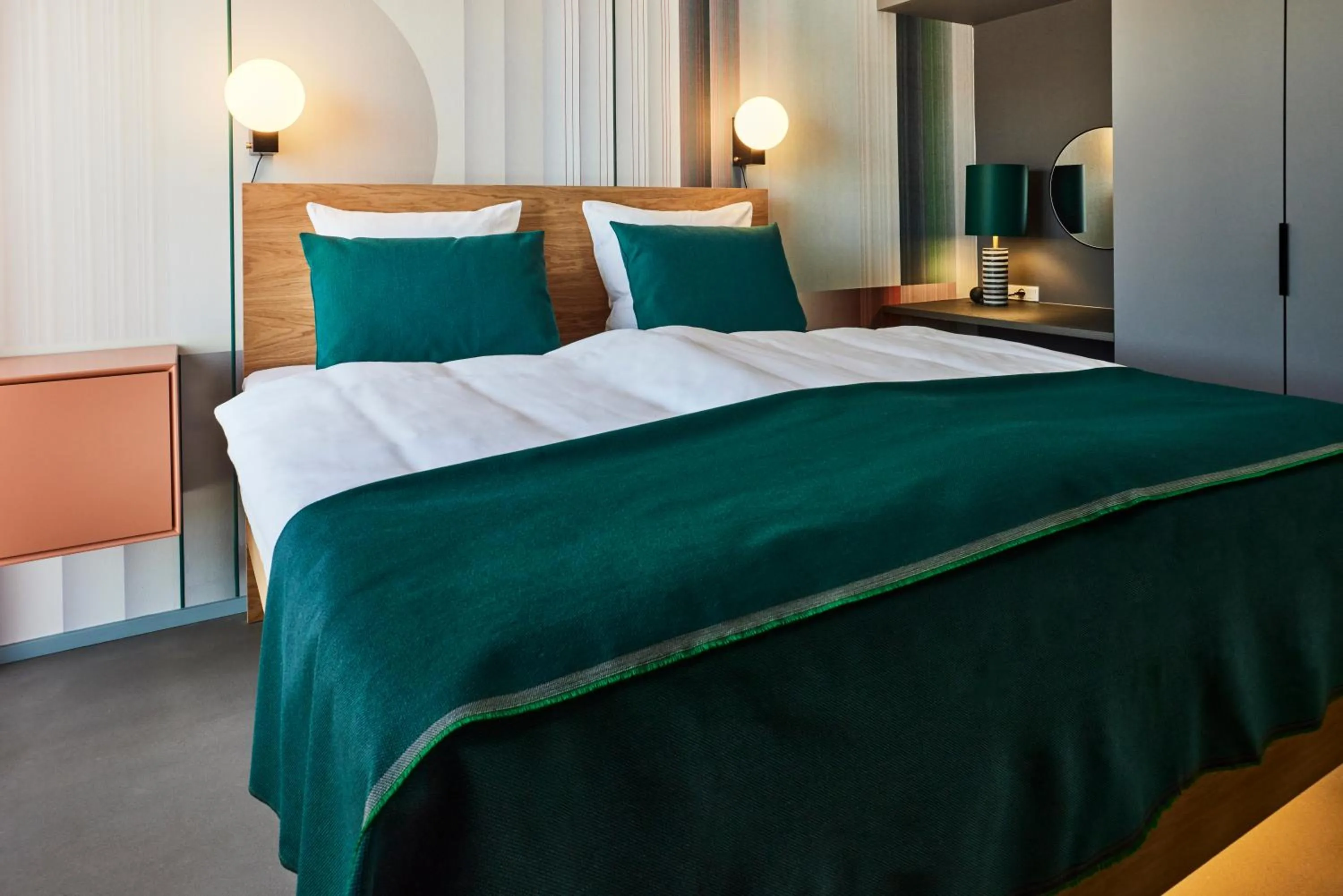 Bedroom, Bed in Kirk Suites