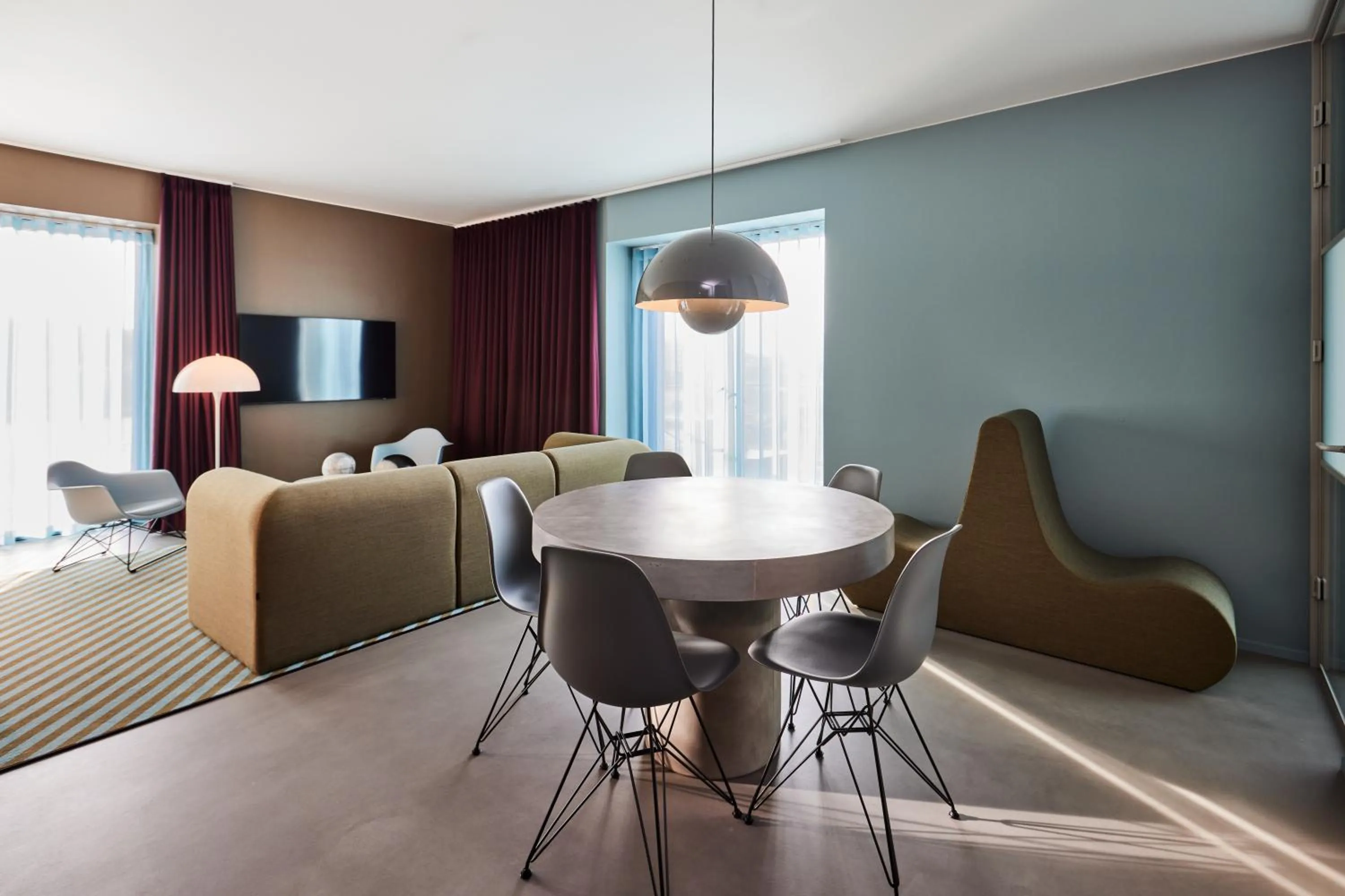 Living room in Kirk Suites