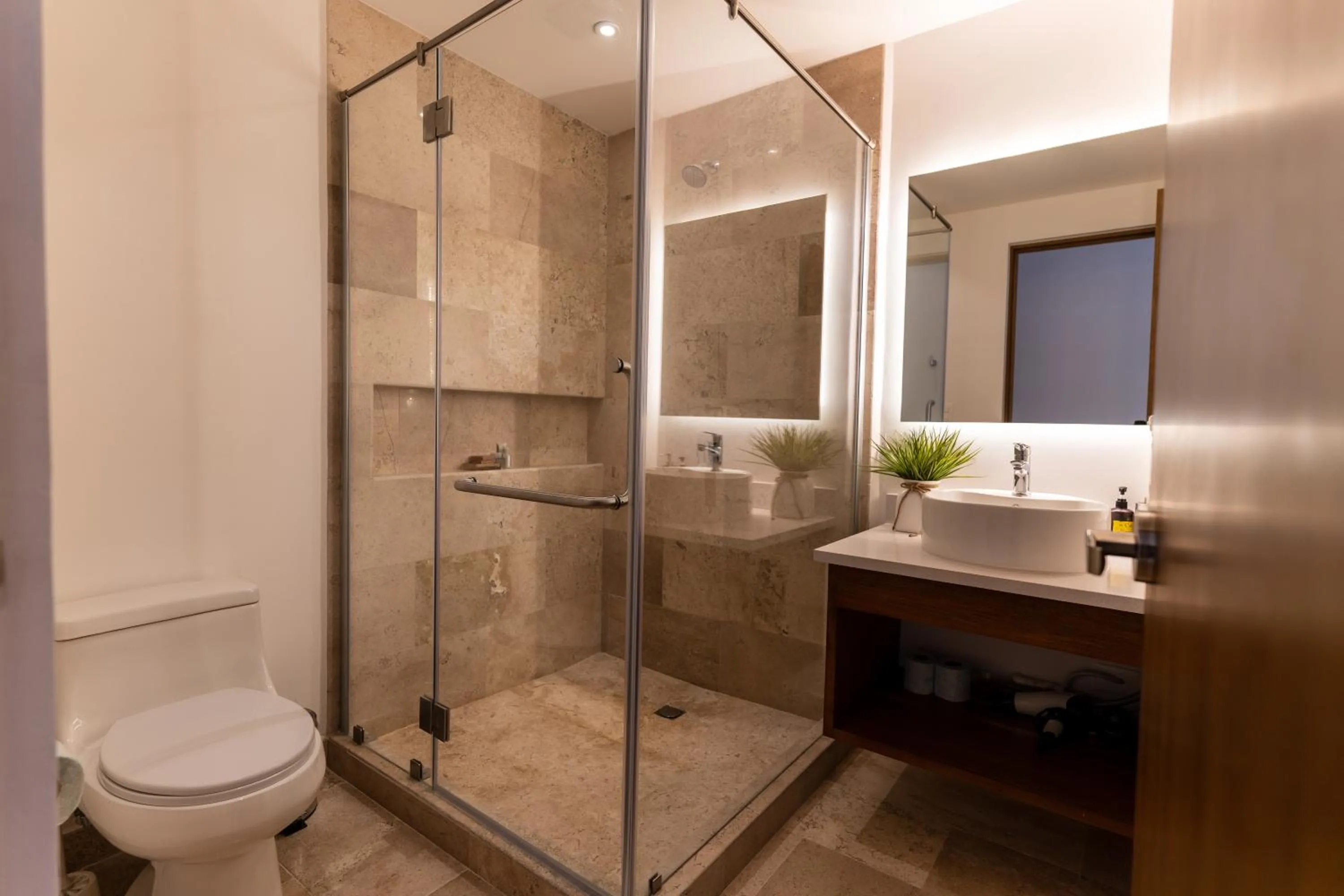 Shower in New & Equipped Apartment Steps From The Beach With Pool Jacuzzi By Yeah