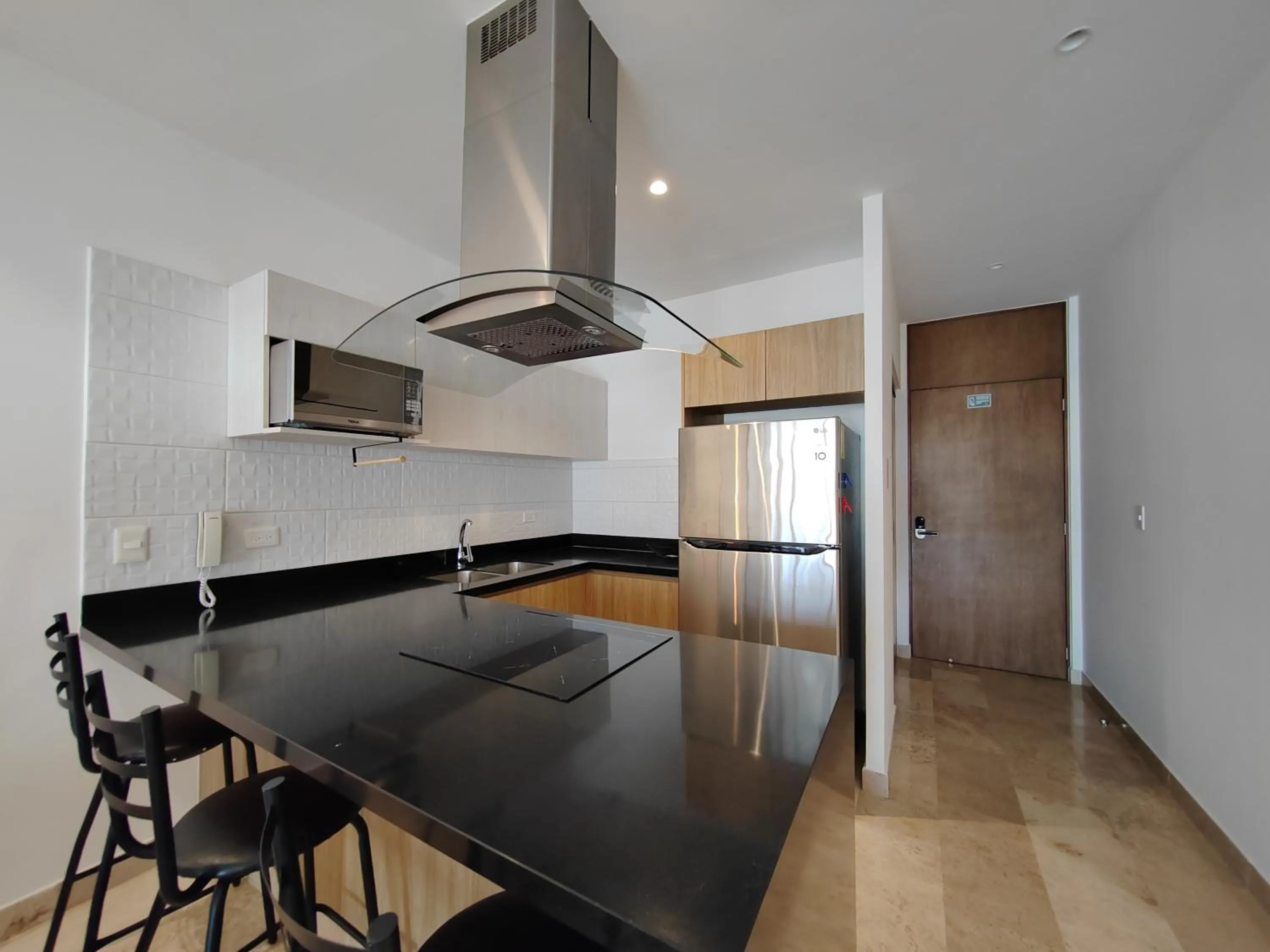 Kitchen or kitchenette in New & Equipped Apartment Steps From The Beach With Pool Jacuzzi By Yeah