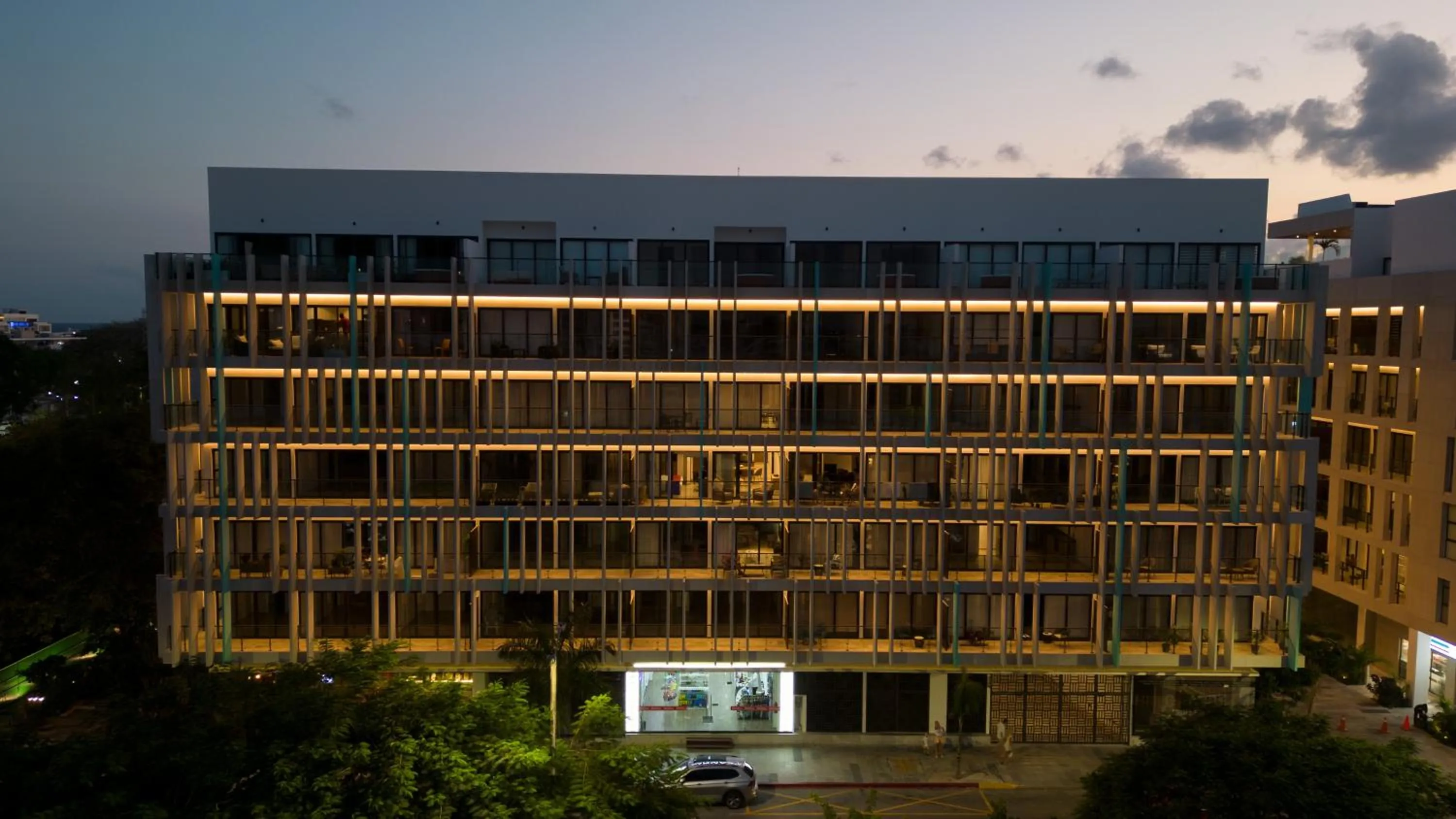 Property building in New & Equipped Apartment Steps From The Beach With Pool Jacuzzi By Yeah