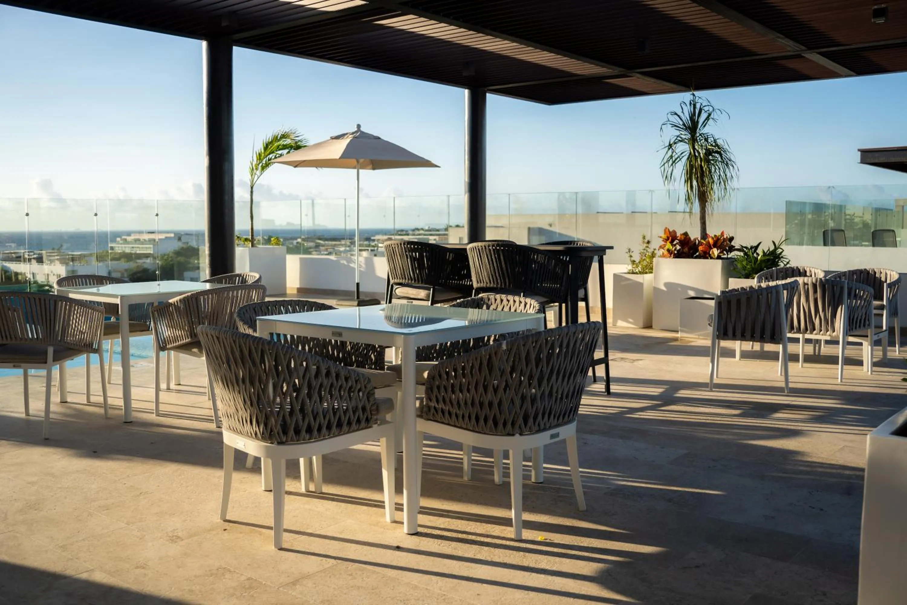 Restaurant/places to eat in New & Equipped Apartment Steps From The Beach With Pool Jacuzzi By Yeah