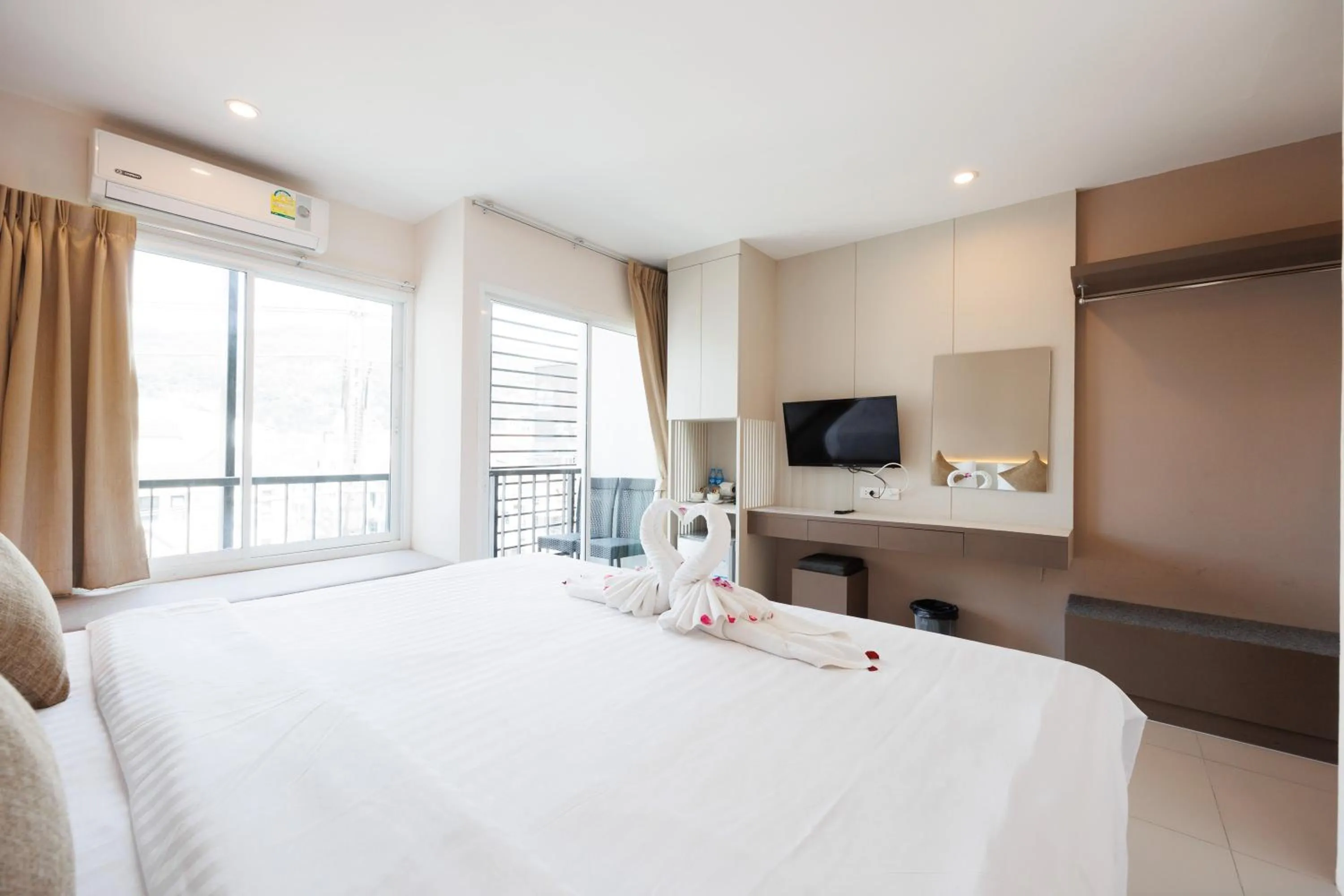 Bed in La Vista Patong Hotel