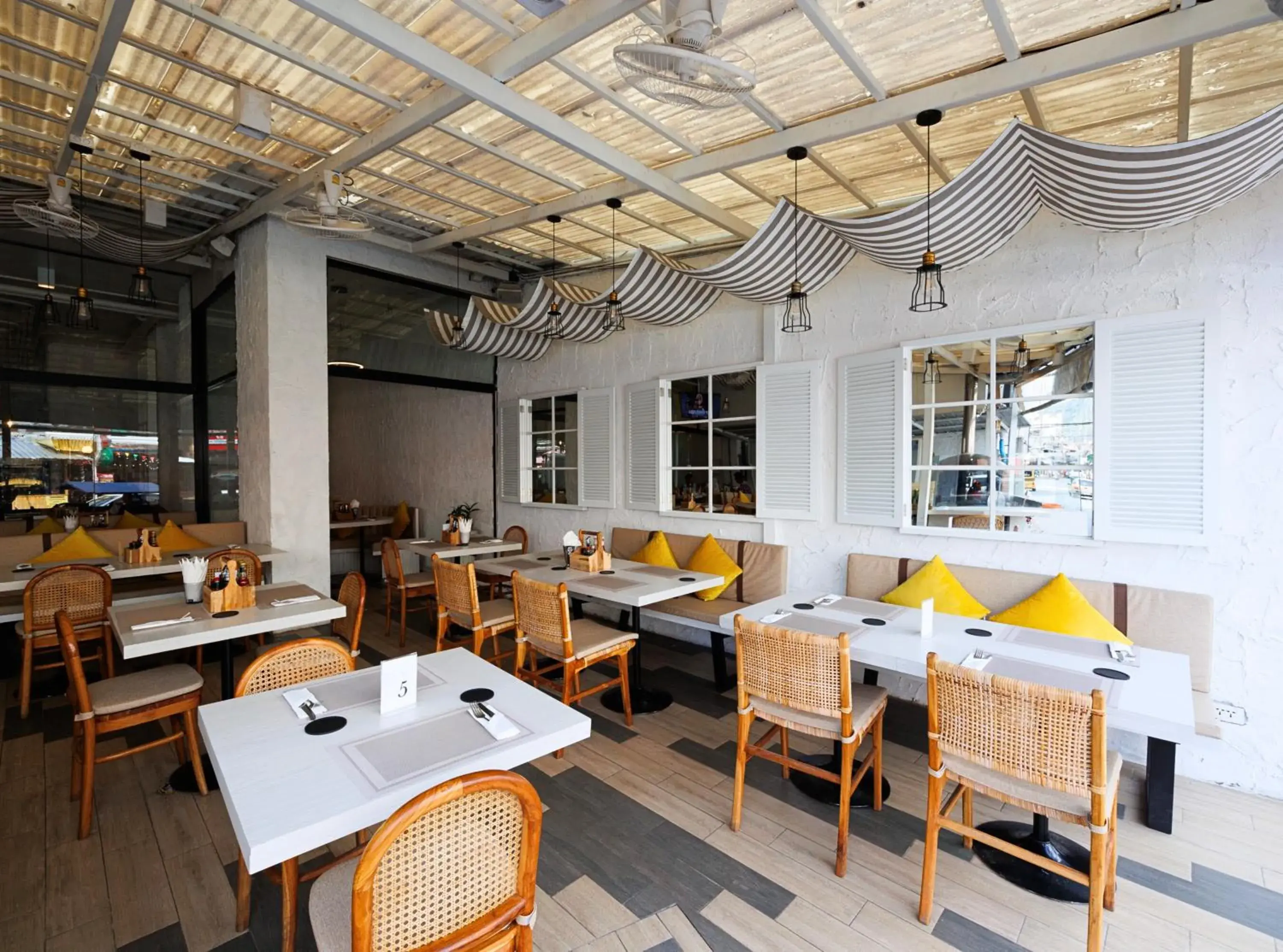 Restaurant/places to eat in La Vista Patong Hotel Restaurant/places to eat in La Vista Patong Hotel