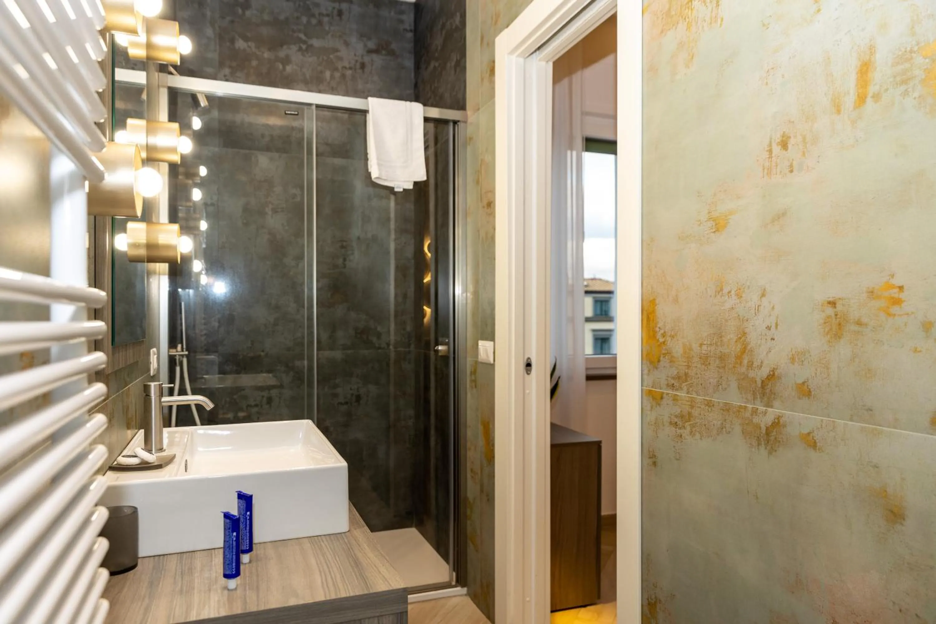 Shower in Patriziella 4 Rooms