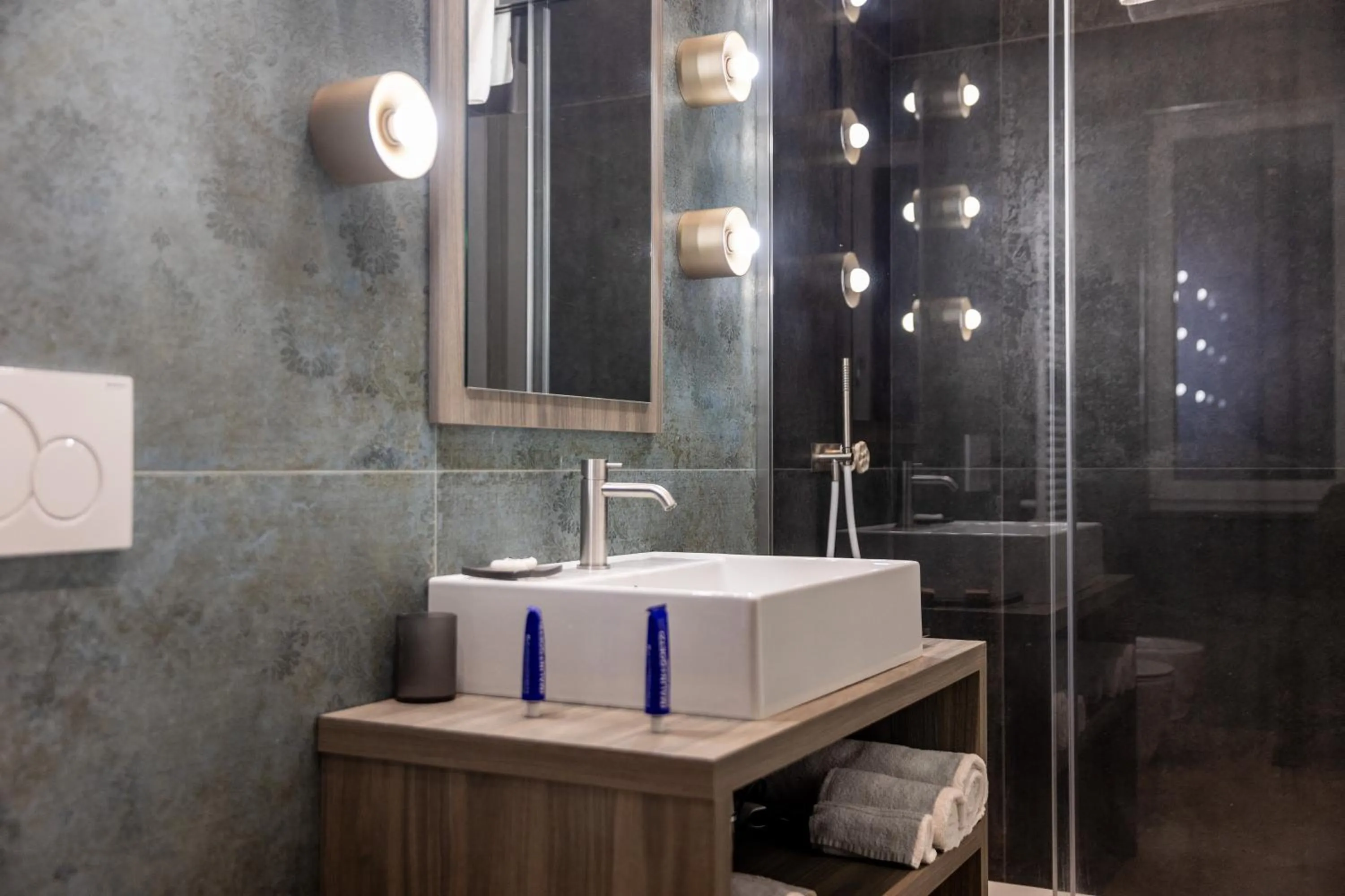 Shower in Patriziella 4 Rooms