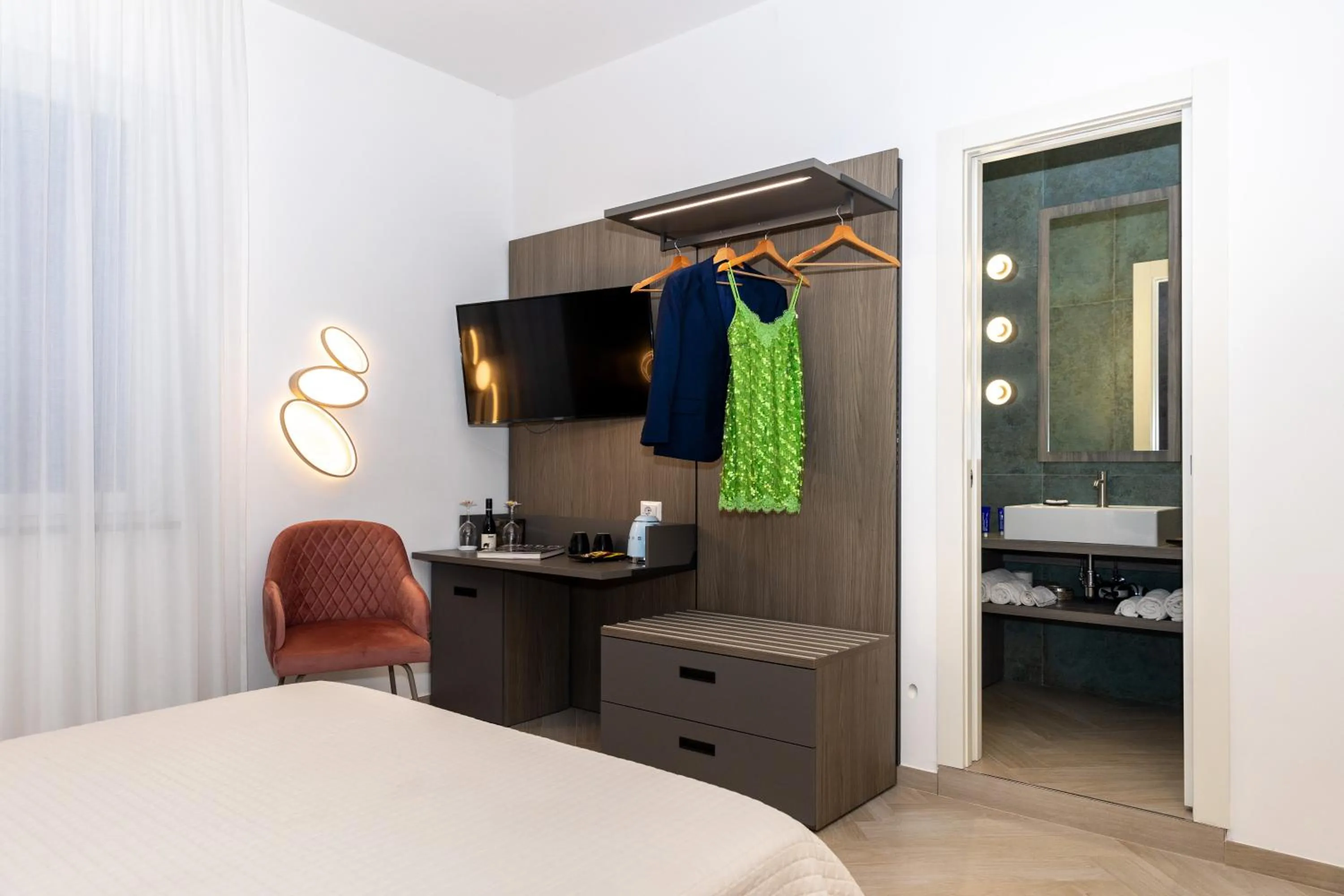 Bathroom, Bed in Patriziella 4 Rooms