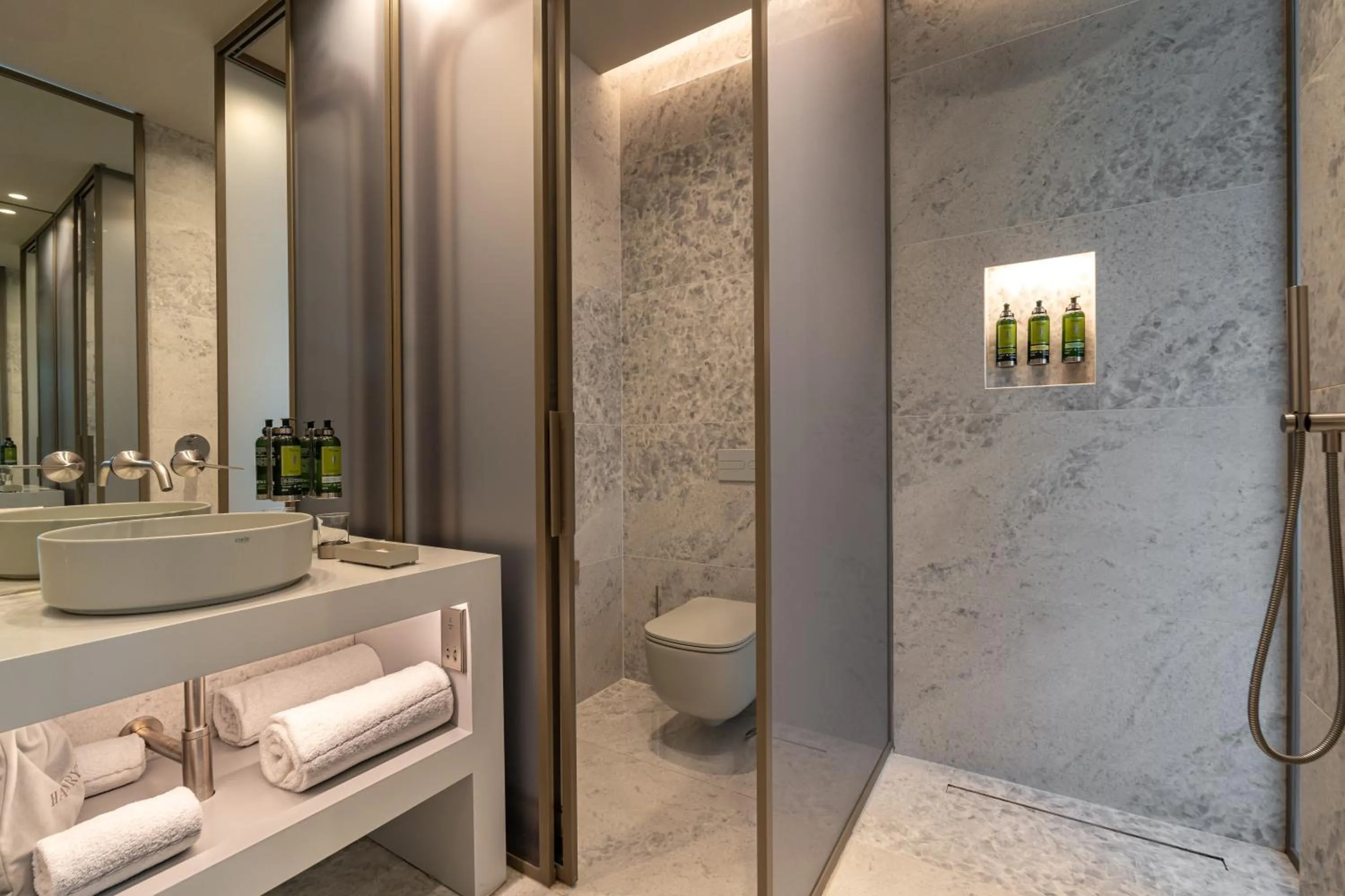 Shower in Dos Reis by The Beautique Hotels