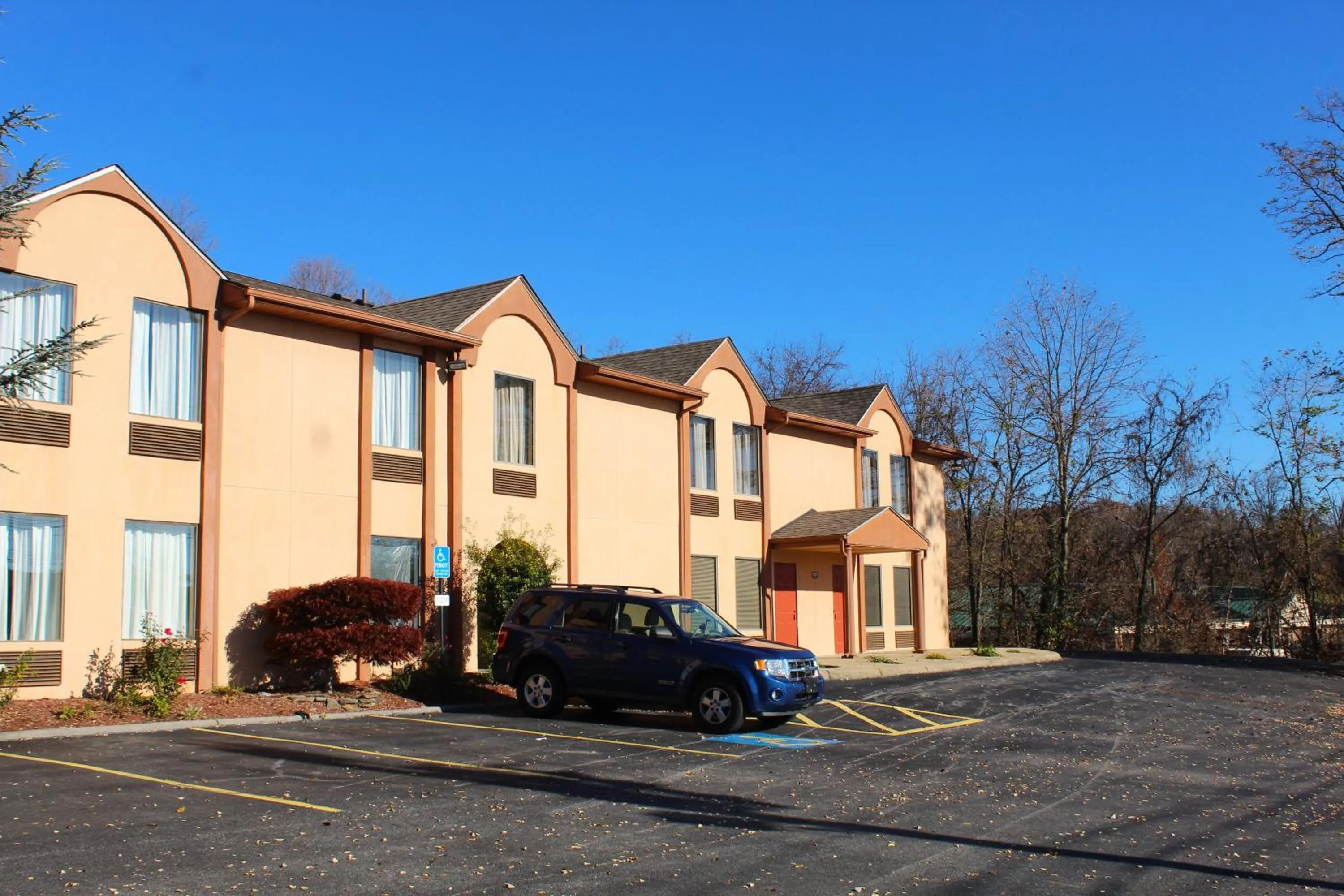 Property building in Bristol Arcadia Inn