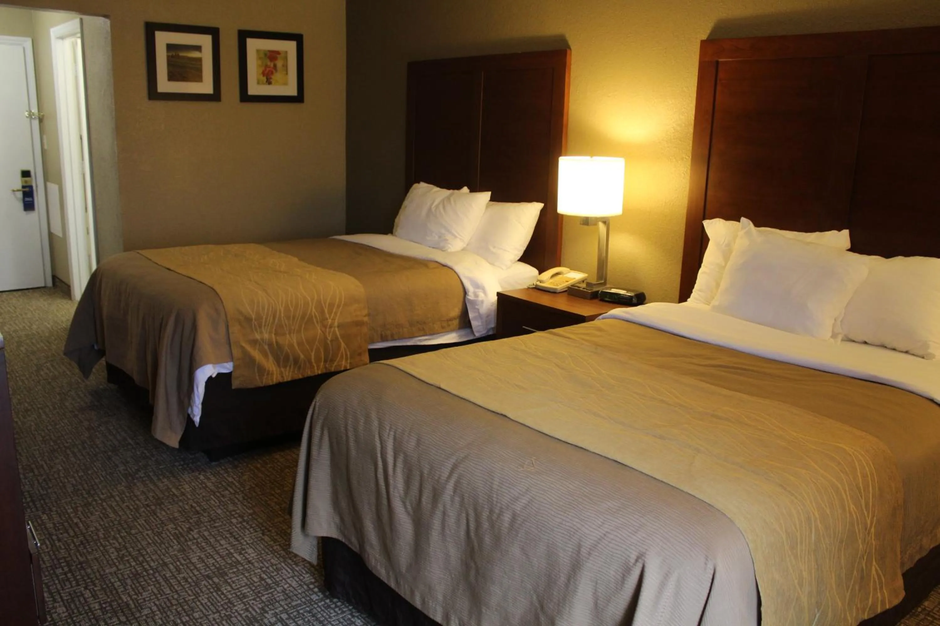 Bed in Bristol Arcadia Inn