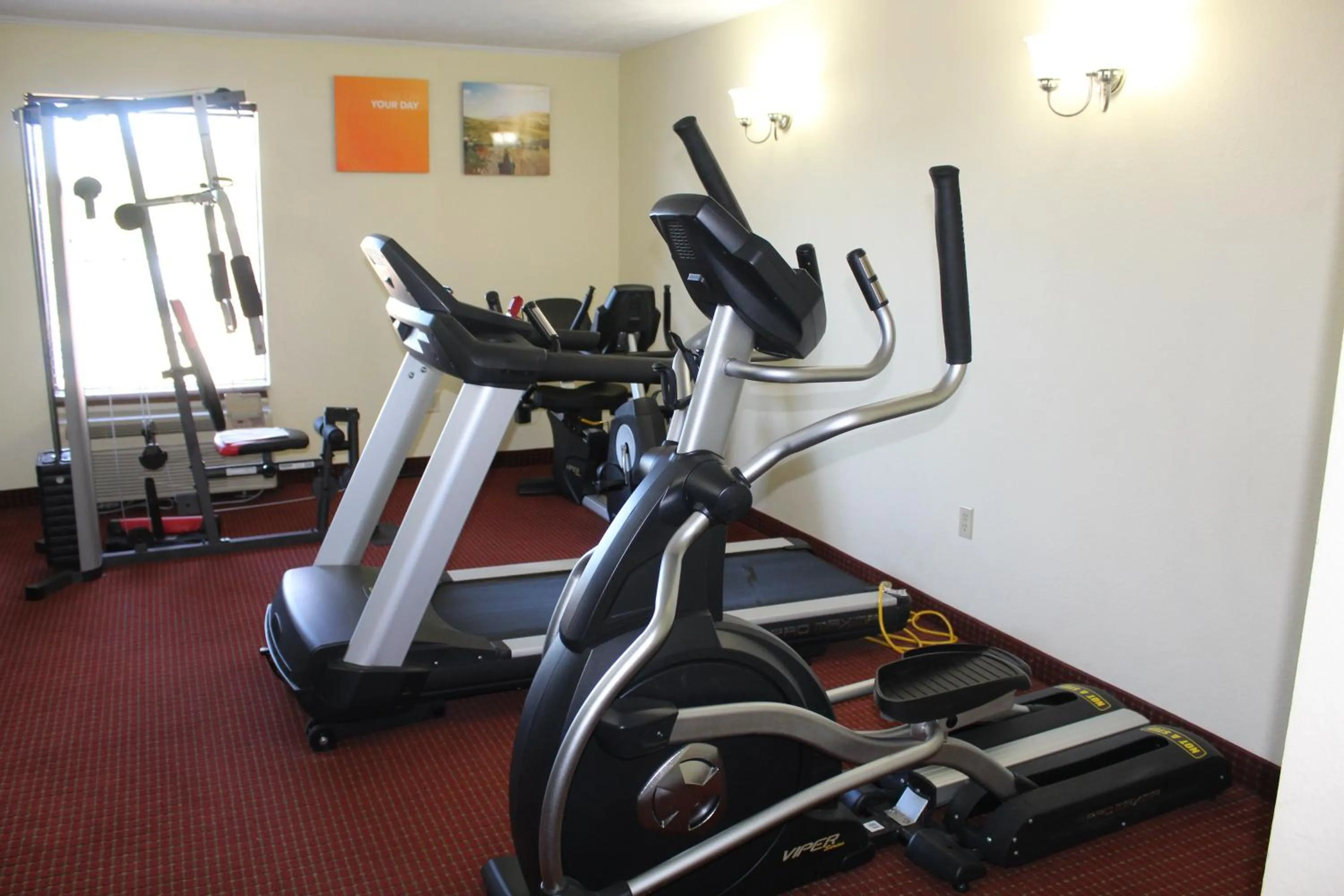 Fitness centre/facilities in Bristol Arcadia Inn
