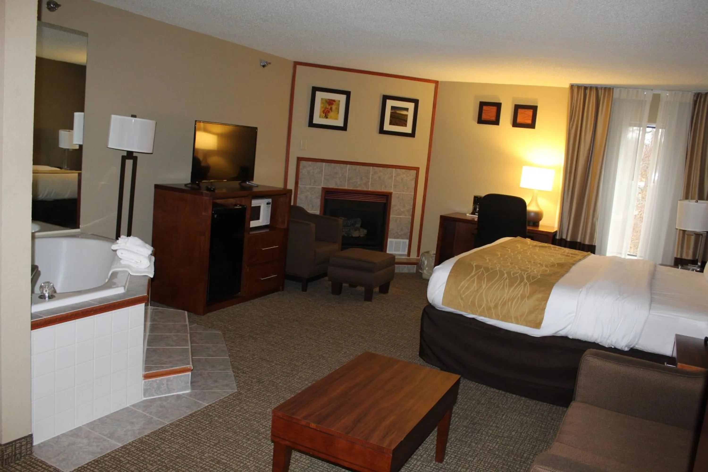 Bed in Bristol Arcadia Inn