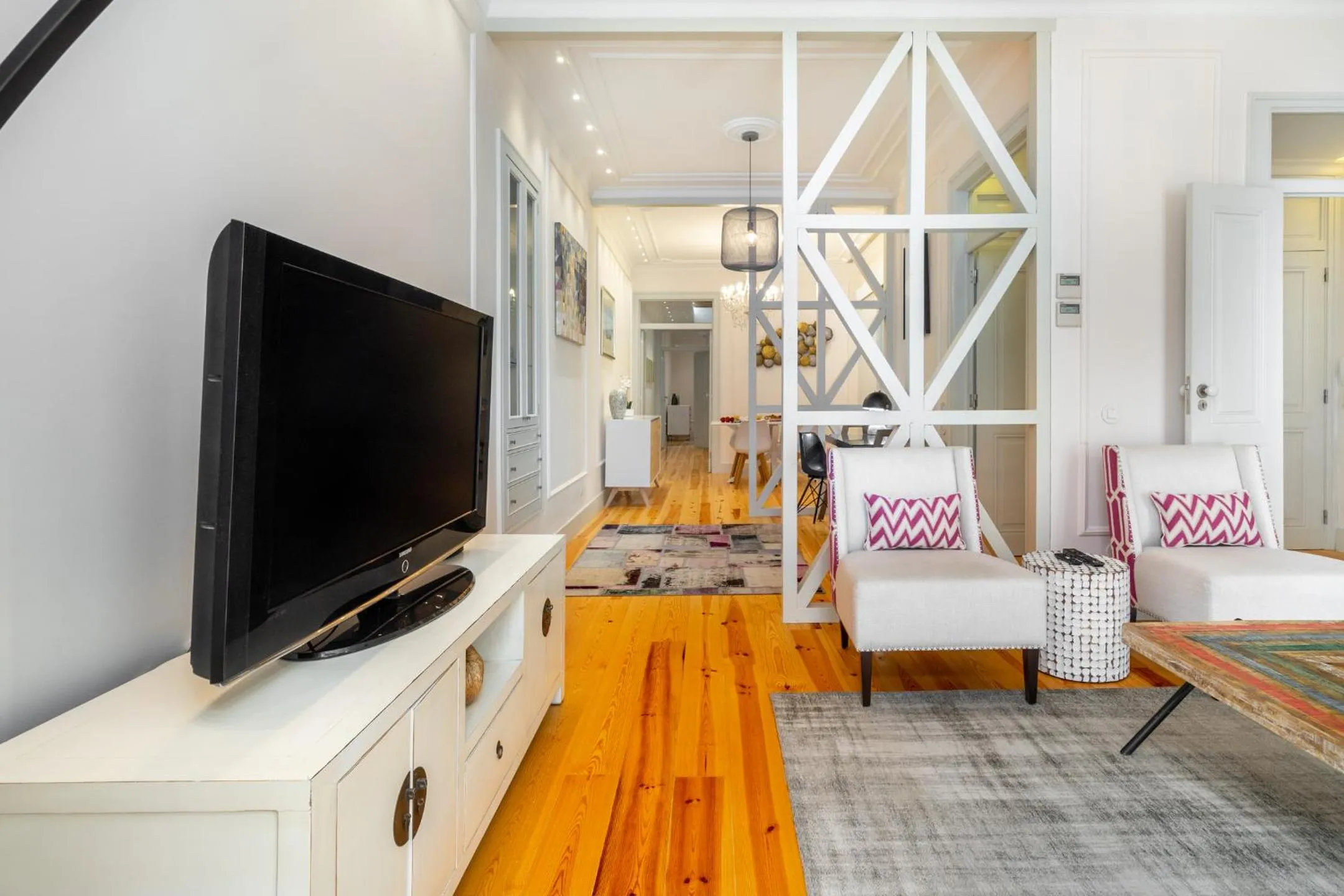 WHome Luxury Stay in Prime Location w/ AC, Lift & Private Patio