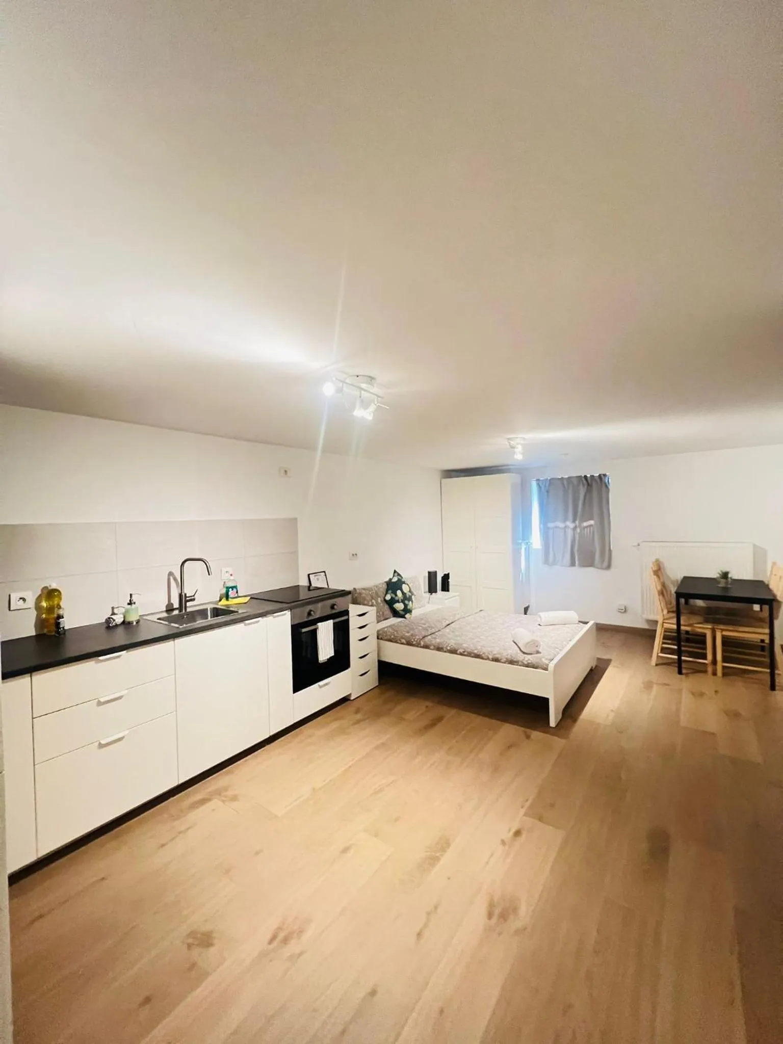 Bed in OneLuxStay near Fashion District