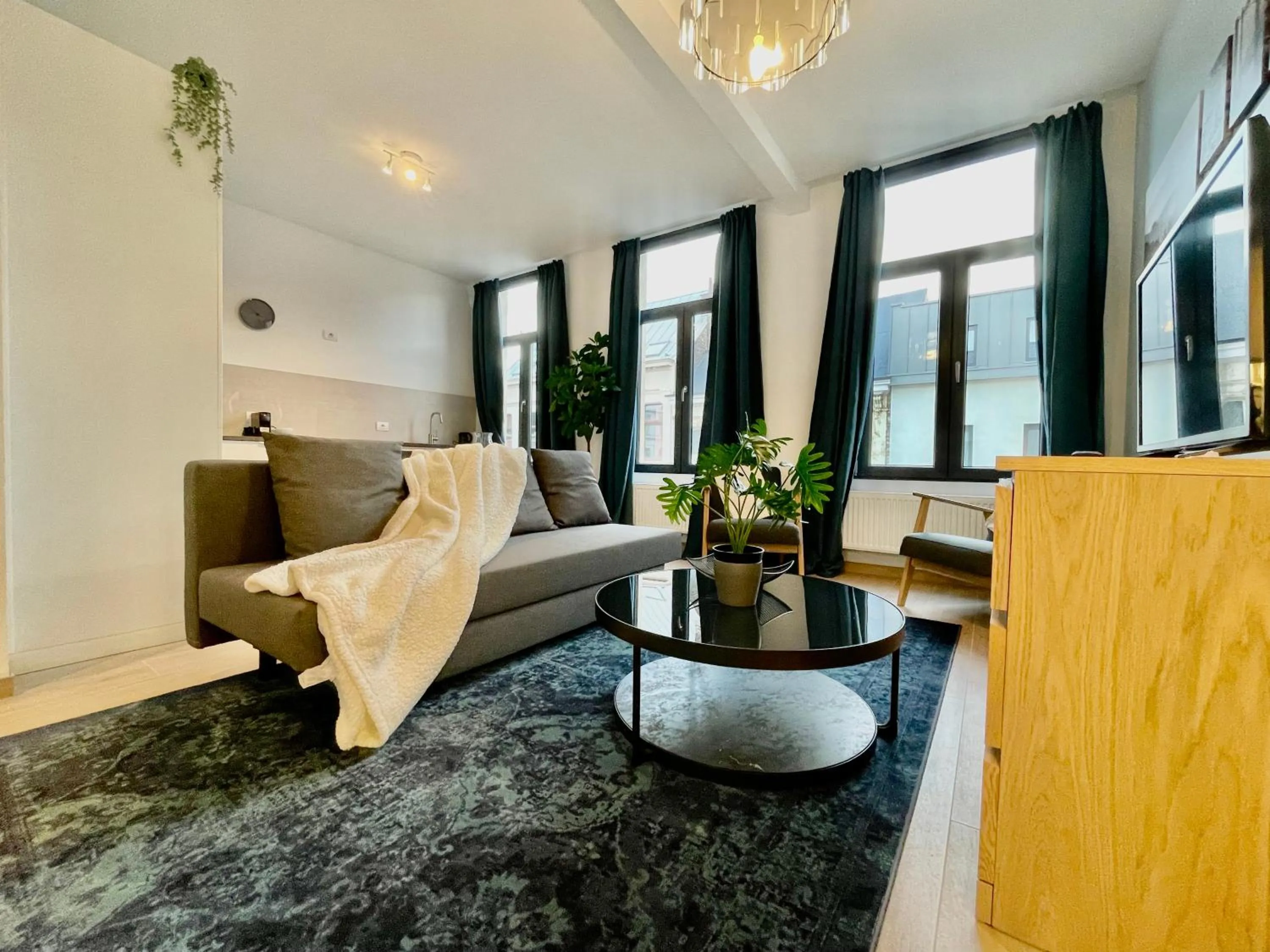 Living room in OneLuxStay near Fashion District