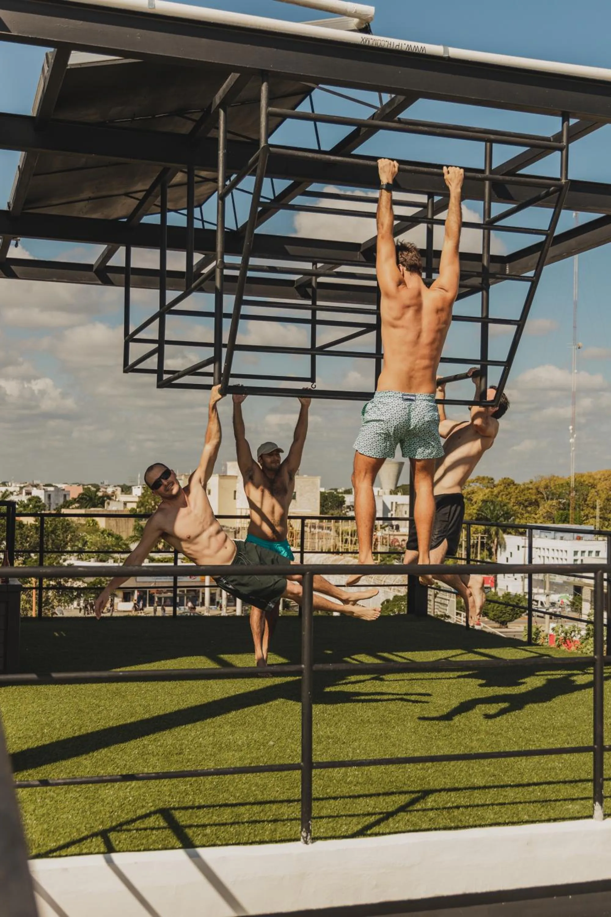 Fitness centre/facilities in Caleta Hostel Rooftop & Pool