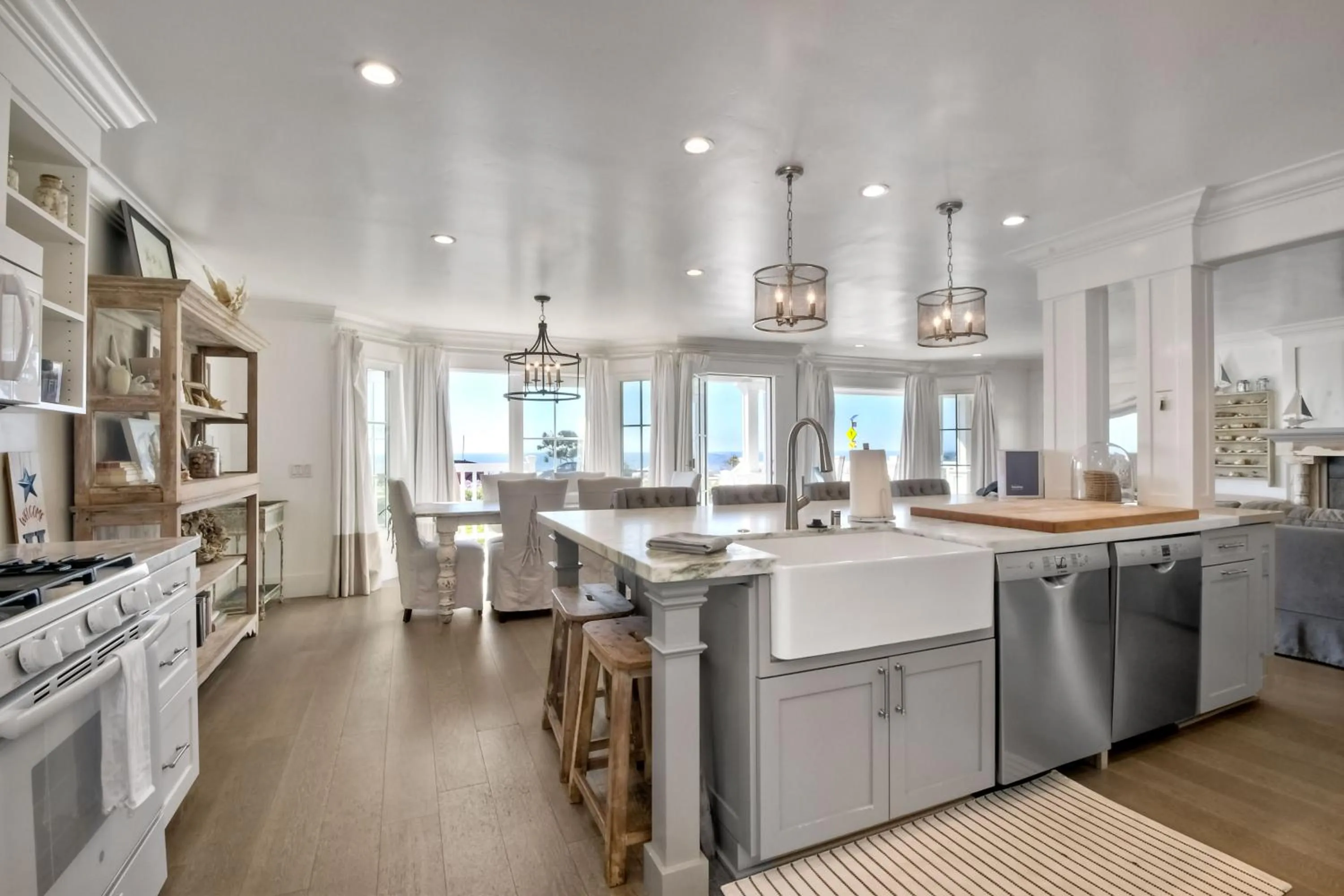 Luxury Ocean Views & Steps To The Sand - Tower 36 Lower Condo Unit