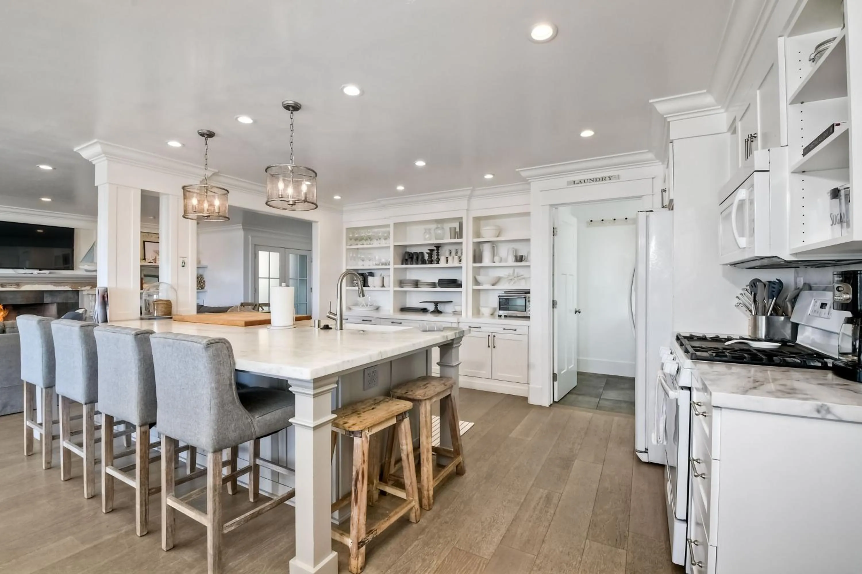 Luxury Ocean Views & Steps To The Sand - Tower 36 Lower Condo Unit