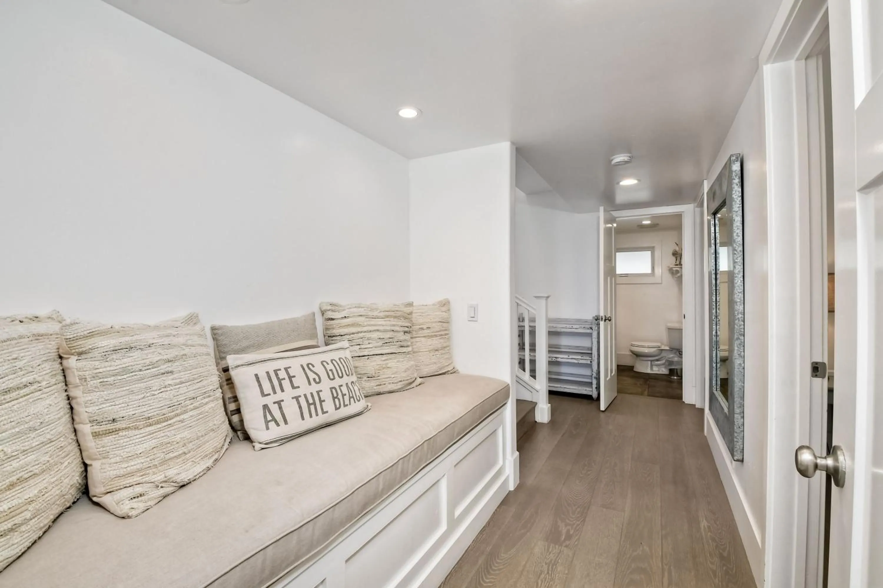 Bed in Luxury Ocean Views & Steps To The Sand - Tower 36 Lower Condo Unit