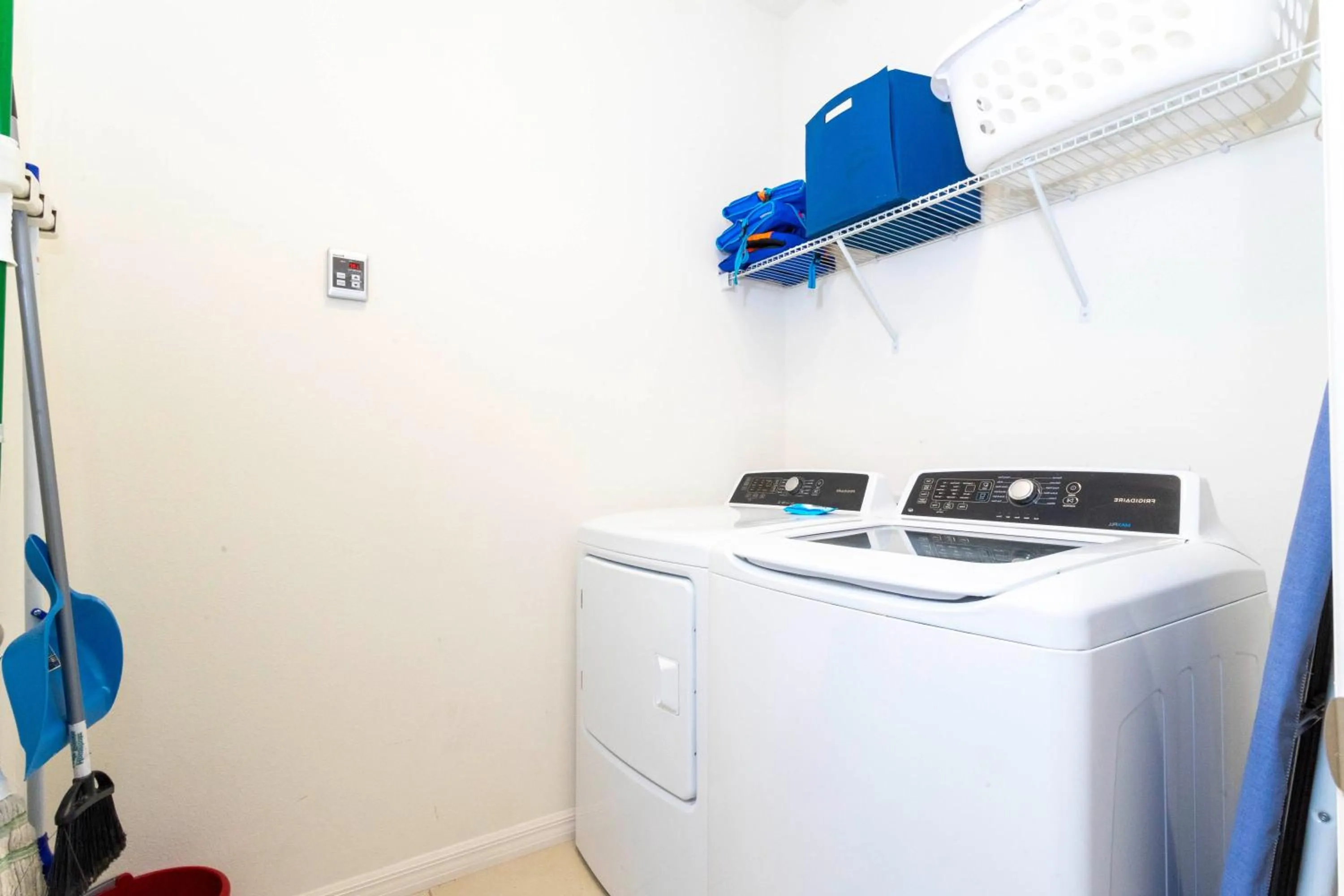 Marvelous 7 Bd w/ Pool Close to Disney @ Solterra 6086