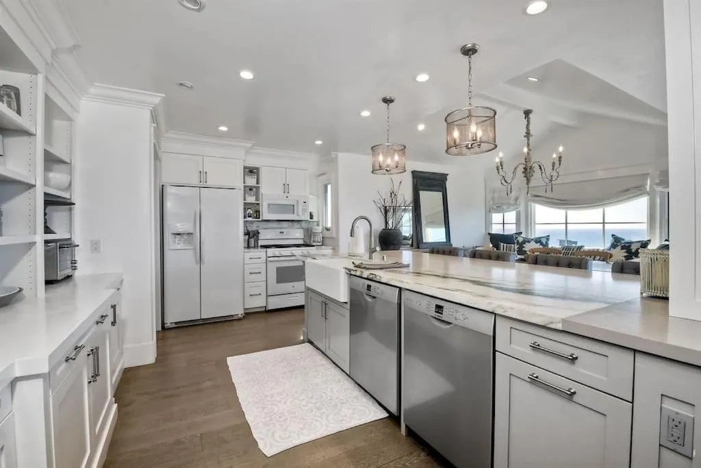 Luxury Ocean Views & Steps To The Sand - Tower 36 Upper Condo Unit