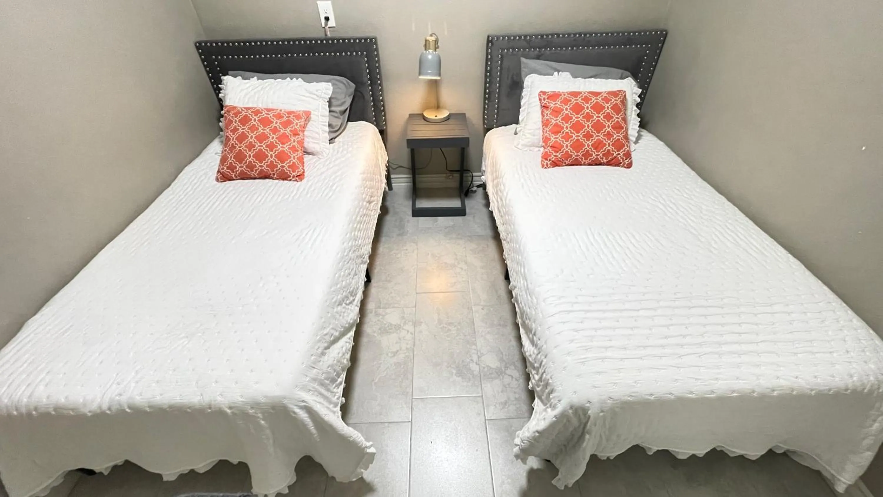 Bed in Close to All, Restfull, Cozy Duplex B in Downtown, UTEP, Hospitals