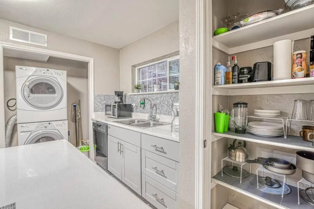 Kitchen or kitchenette in Close to All, Restfull, Cozy Duplex B in Downtown, UTEP, Hospitals