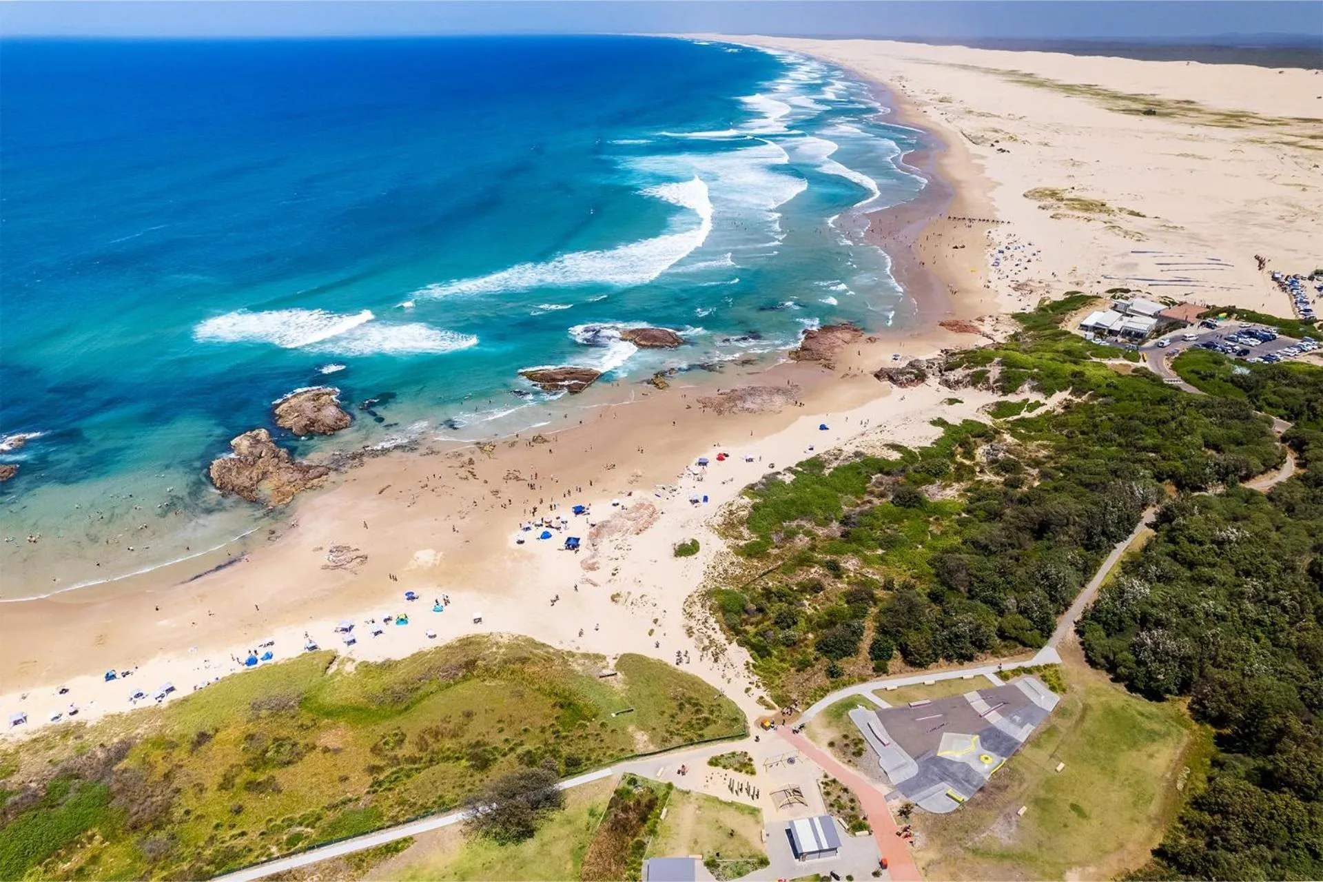 Five Pines Beach House at Birubi 20 Robinson St pet friendly aircon and WiFi