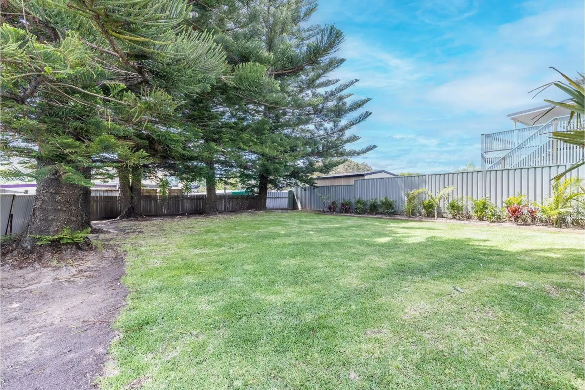 Garden in Five Pines Beach House at Birubi 20 Robinson St pet friendly aircon and WiFi