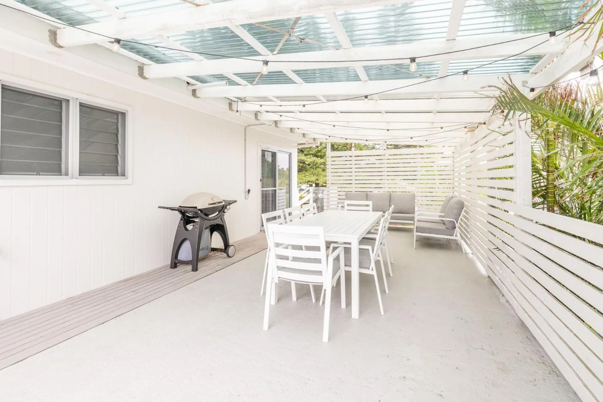 Five Pines Beach House at Birubi 20 Robinson St pet friendly aircon and WiFi