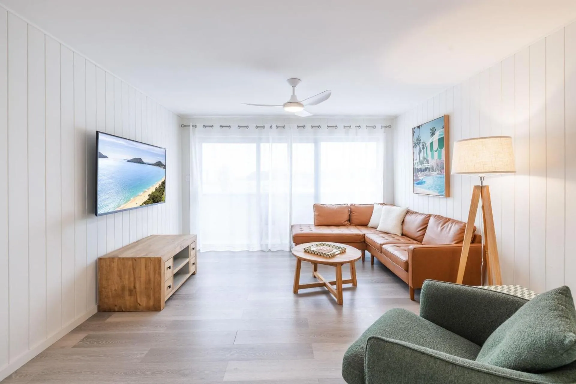 Five Pines Beach House at Birubi 20 Robinson St pet friendly aircon and WiFi