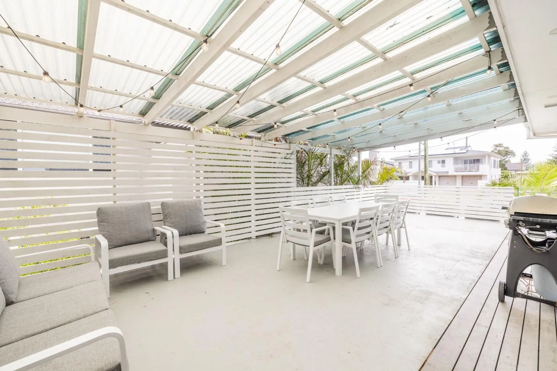 Five Pines Beach House at Birubi 20 Robinson St pet friendly aircon and WiFi