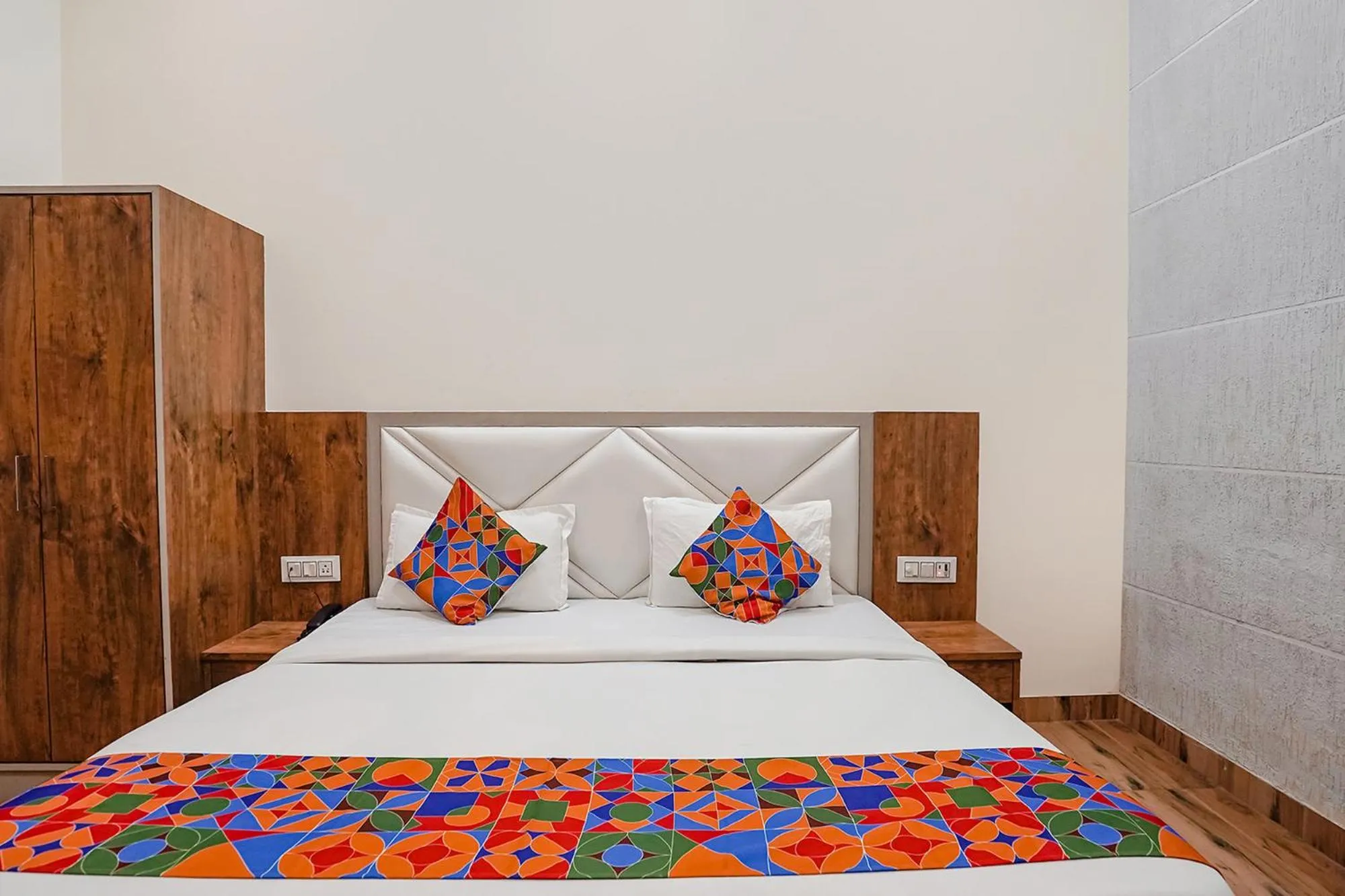 Bed in FabHotel Sirtaj Suits