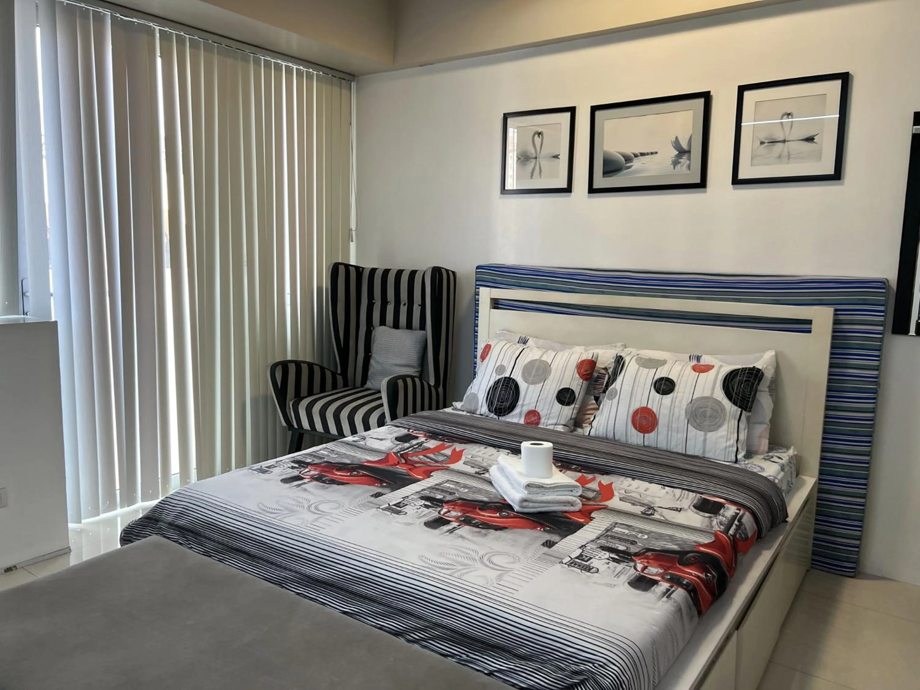 Bedroom, Bed in Del's Condotel across NAIA Terminal 3