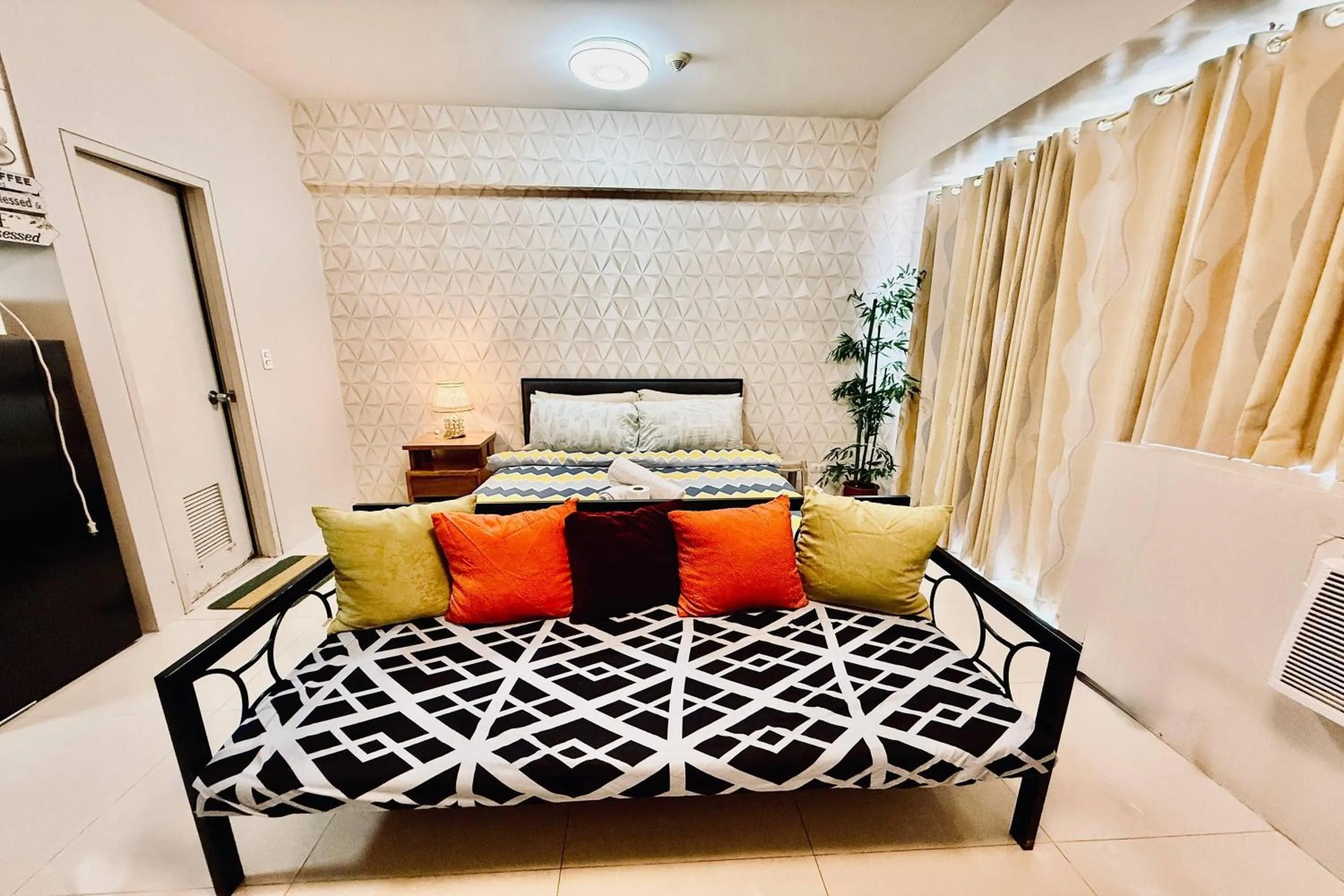 Seating area, Bed in Del's Condotel across NAIA Terminal 3