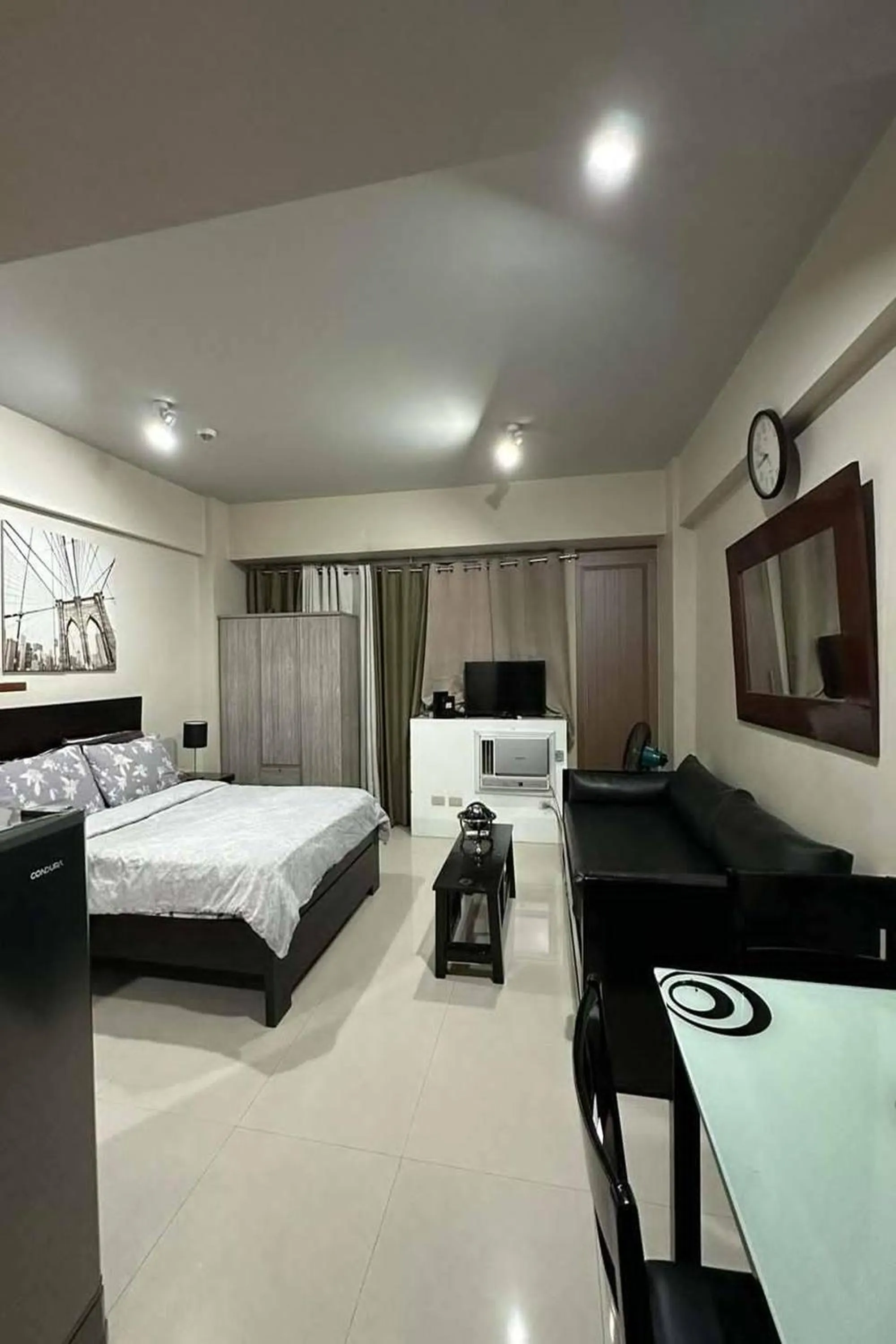 Bedroom, Bed in Del's Condotel across NAIA Terminal 3