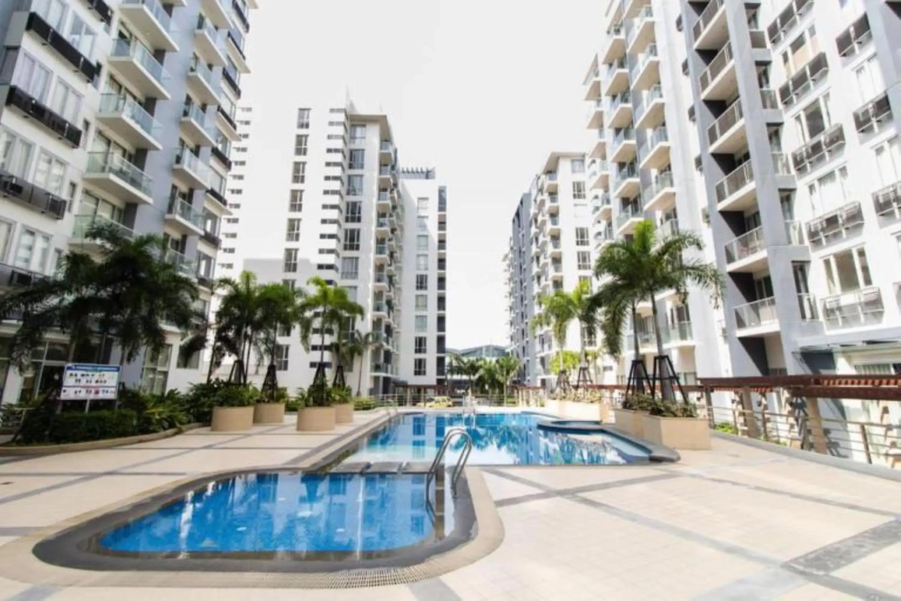 Property building in Del's Condotel across NAIA Terminal 3 Property building in Del's Condotel across NAIA Terminal 3